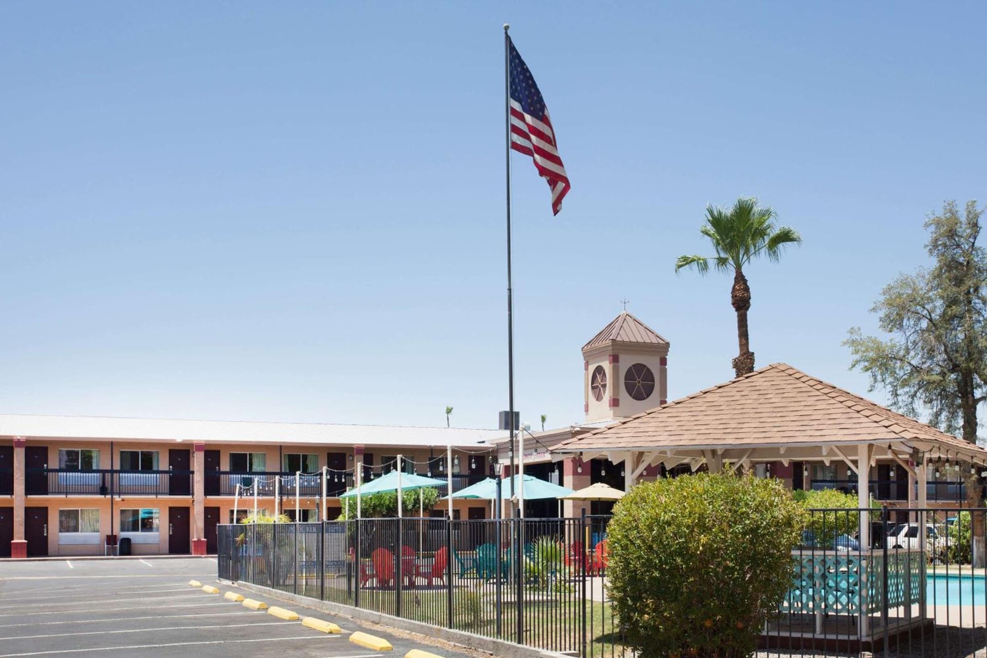 Howard Johnson by Wyndham Yuma featured exterior or lobby in Yuma, AZ — similar hotel