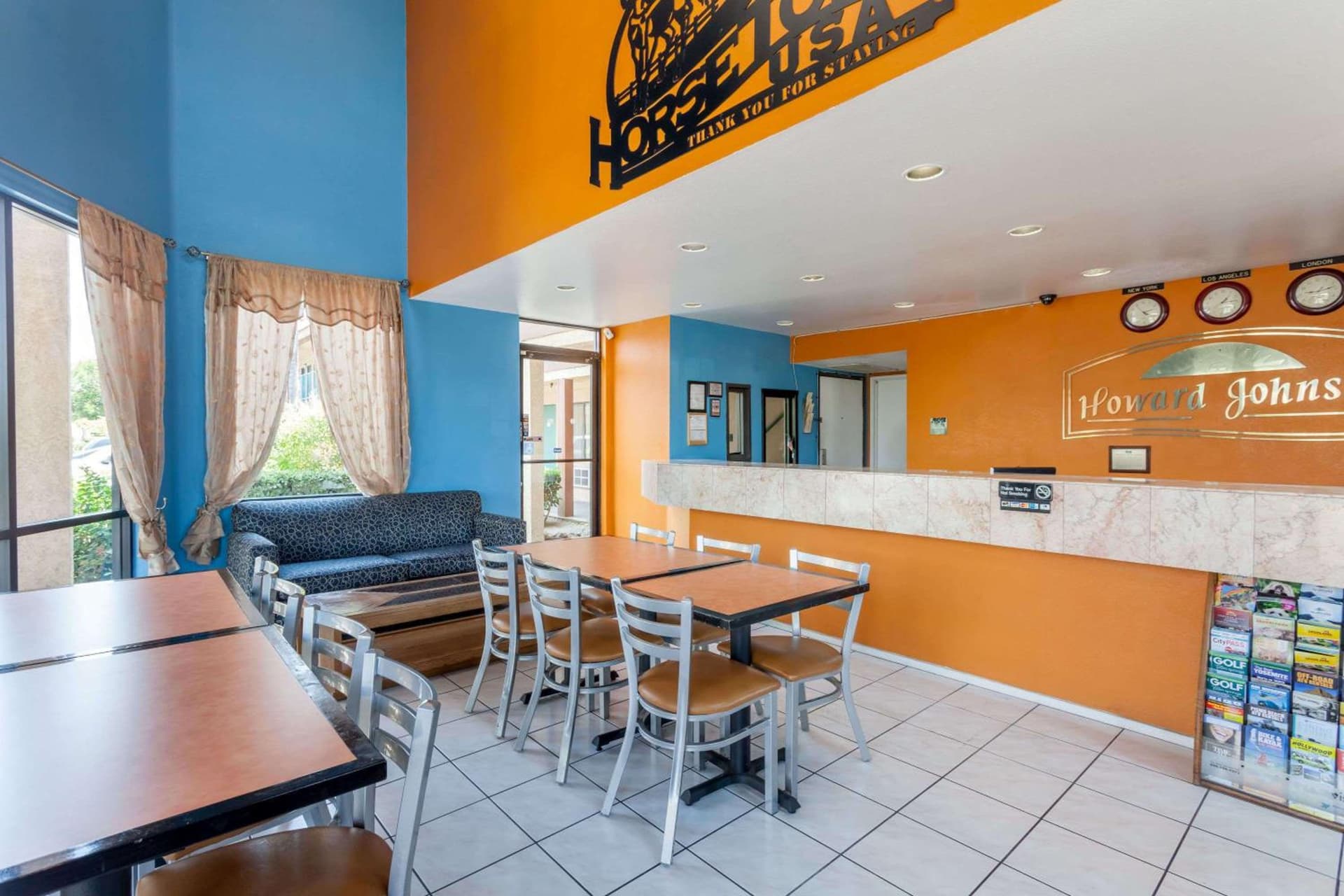 Howard Johnson by Wyndham Norco property views in Norco, CA — gallery photo 3