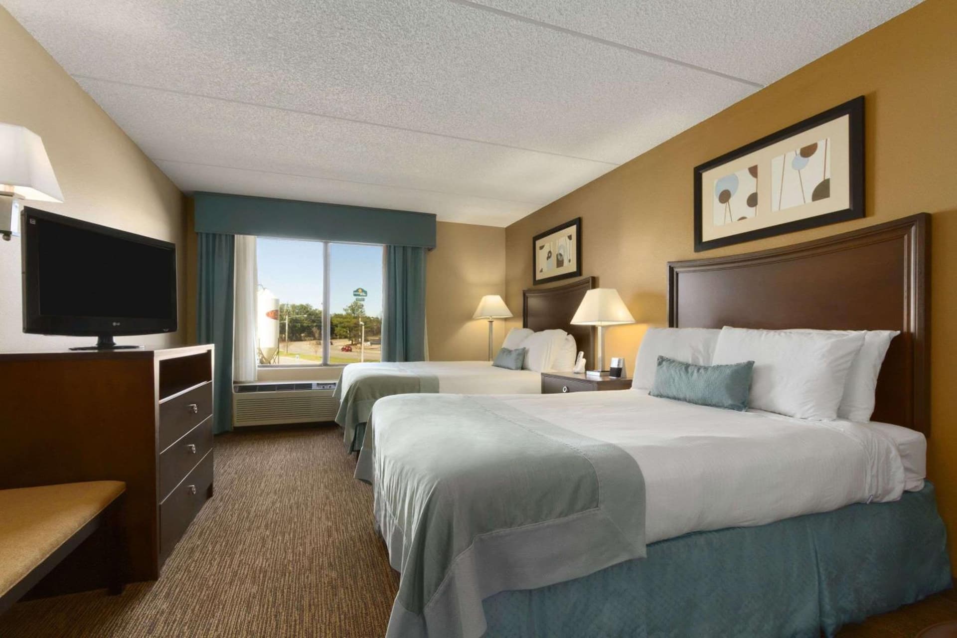 Holiday Inn Express Fayetteville Fort Bragg by IHG gallery photo in Fayetteville, NC — image 12