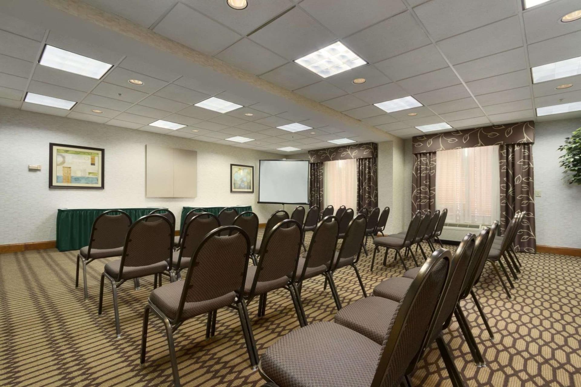Holiday Inn Express Fayetteville Fort Bragg by IHG featured exterior or lobby in Fayetteville, NC — similar hotel