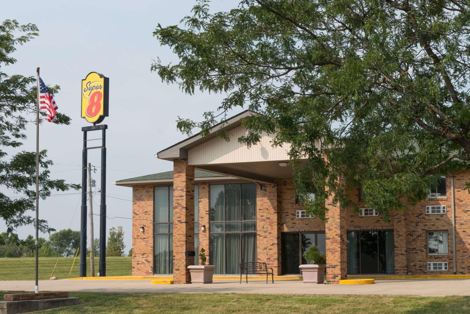 Super 8 by Wyndham Staunton featured exterior or lobby in Staunton, IL — similar hotel