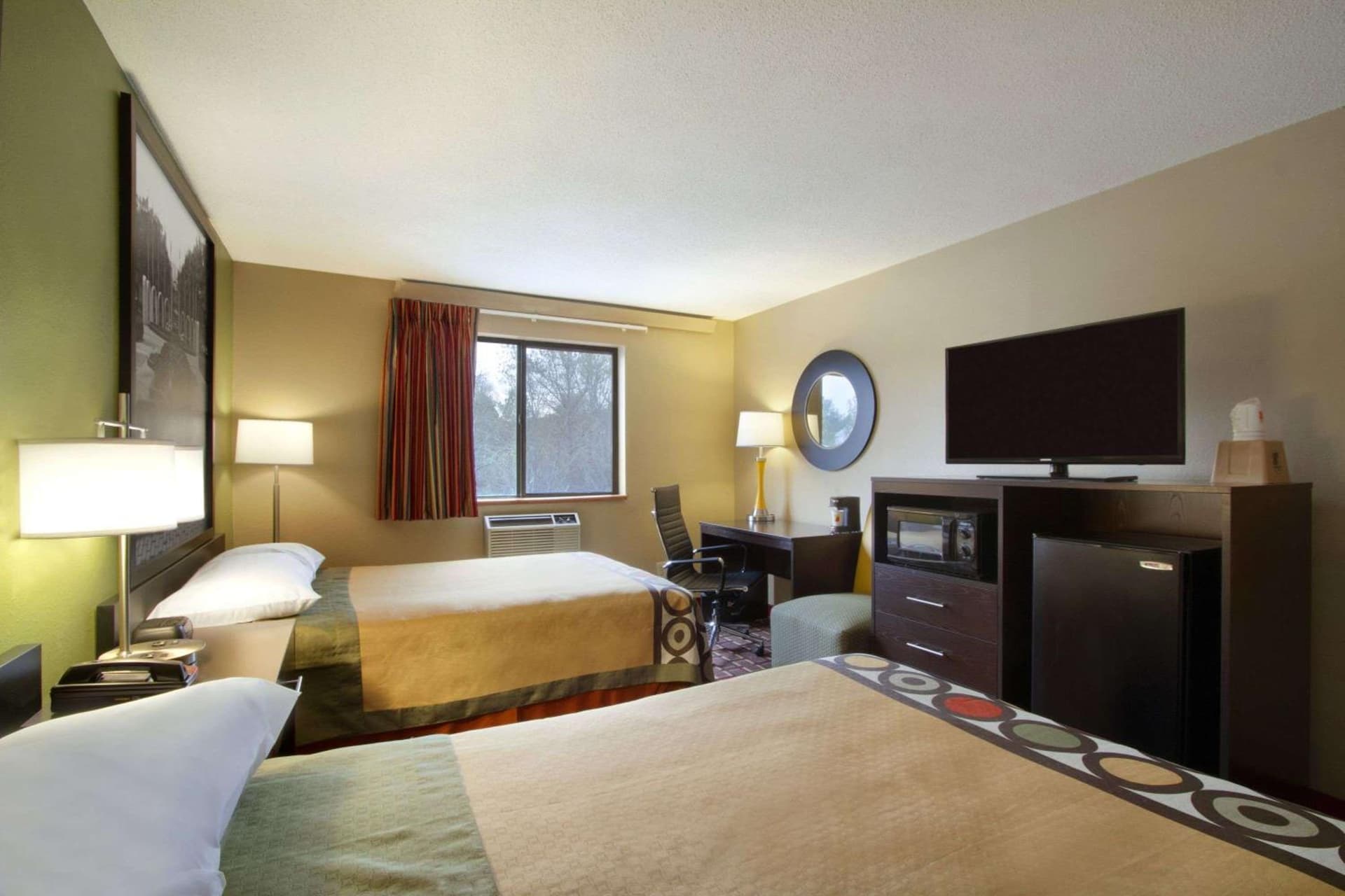 Super 8 by Wyndham Homewood Birmingham Area gallery photo in Birmingham, AL — image 7