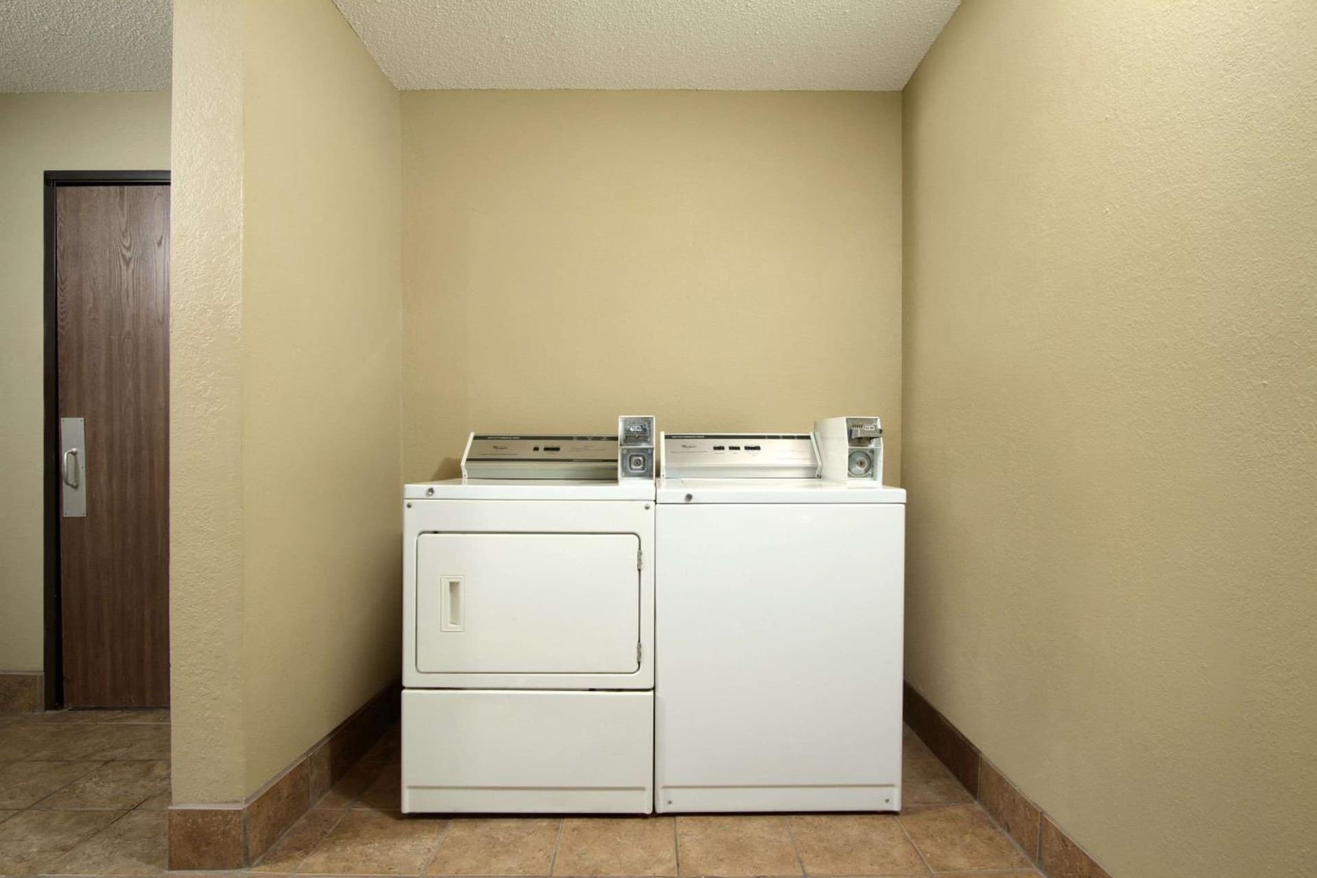 Super 8 by Wyndham Homewood Birmingham Area gallery photo in Birmingham, AL — image 32