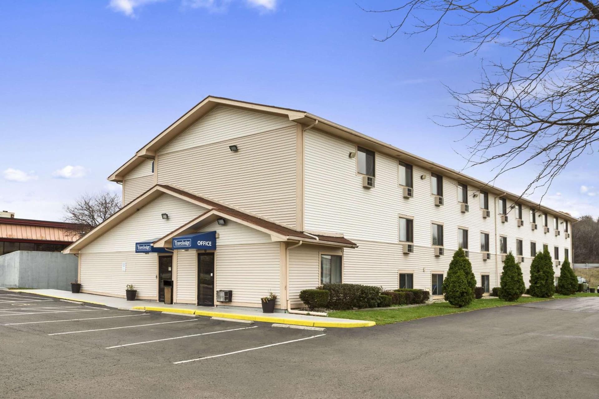 Travelodge by Wyndham Battle Creek featured exterior or lobby in Battle Creek, MI — similar hotel