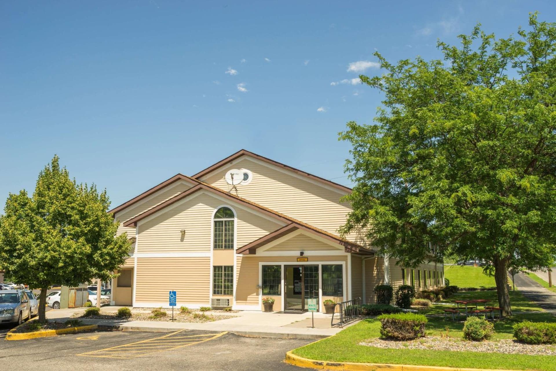 Super 8 by Wyndham Red Wing featured exterior or lobby in Red Wing, MN — similar hotel