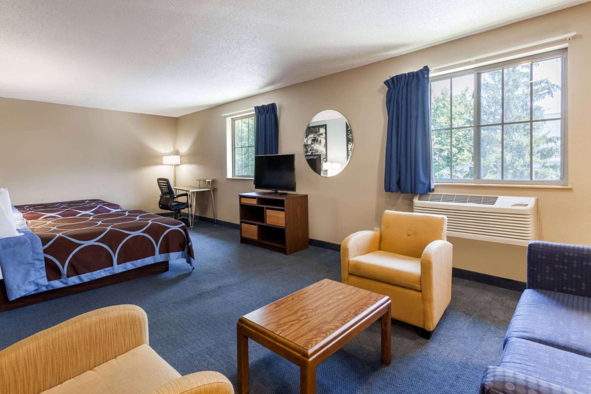 Super 8 by Wyndham East Stroudsburg - Poconos interior in East Stroudsburg, PA — gallery photo 2