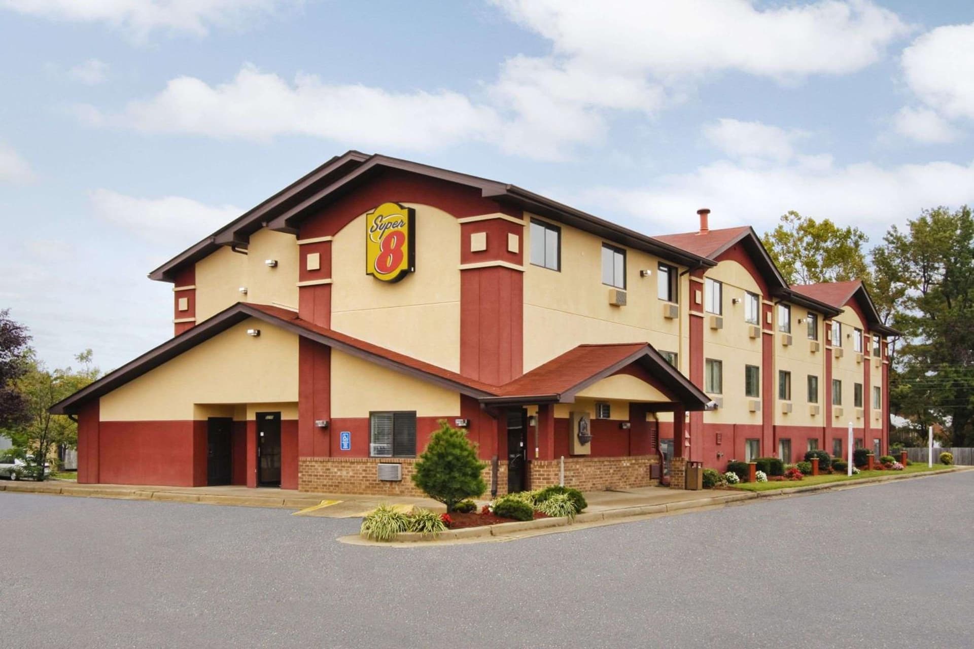 Super 8 by Wyndham Richmond Airport VA featured exterior or lobby in Sandston, VA — similar hotel