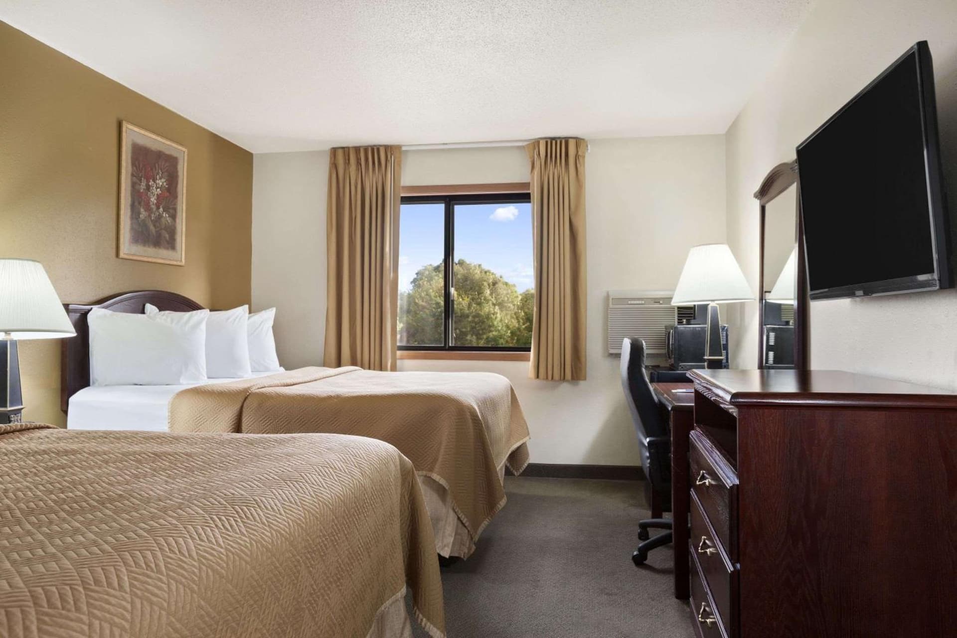 Travelodge by Wyndham La Porte/Michigan City Area gallery photo in LaPorte, IN — image 19