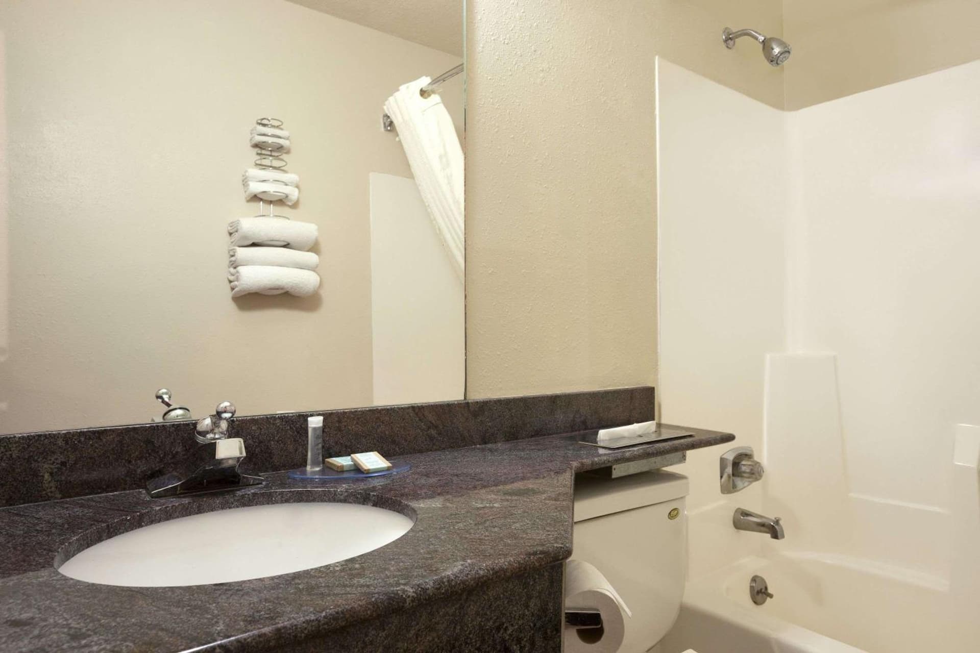 Travelodge by Wyndham La Porte/Michigan City Area interior in LaPorte, IN — gallery photo 2