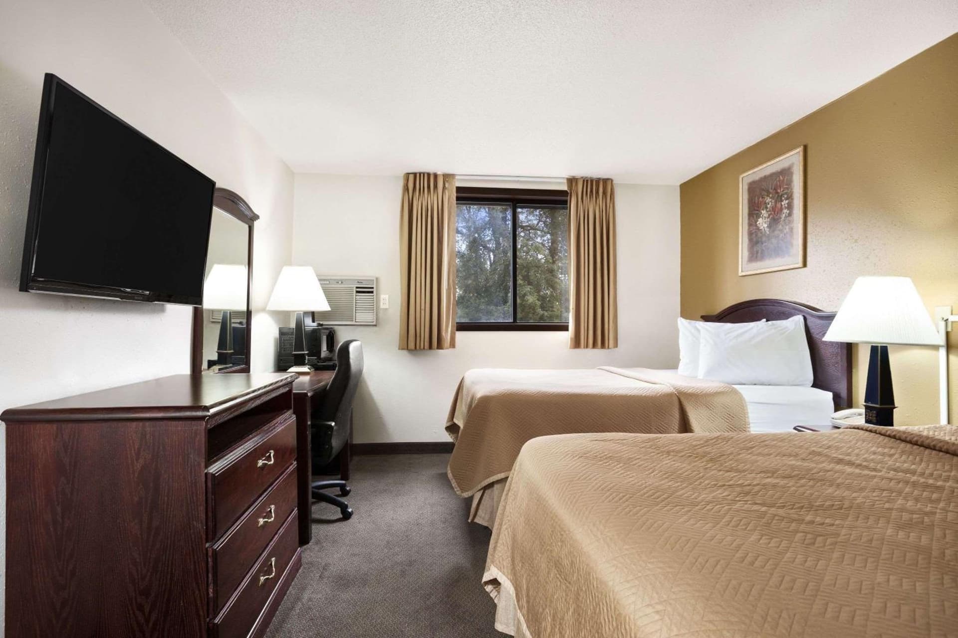 Travelodge by Wyndham La Porte/Michigan City Area gallery photo in LaPorte, IN — image 10