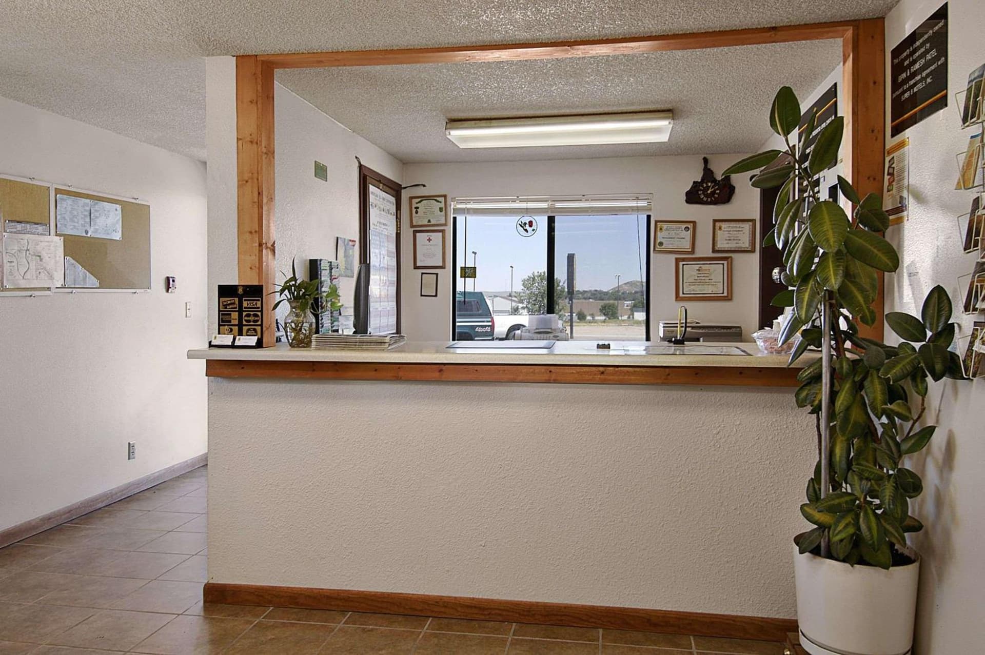 Super 8 by Wyndham Douglas interior in Douglas, WY — gallery photo 2