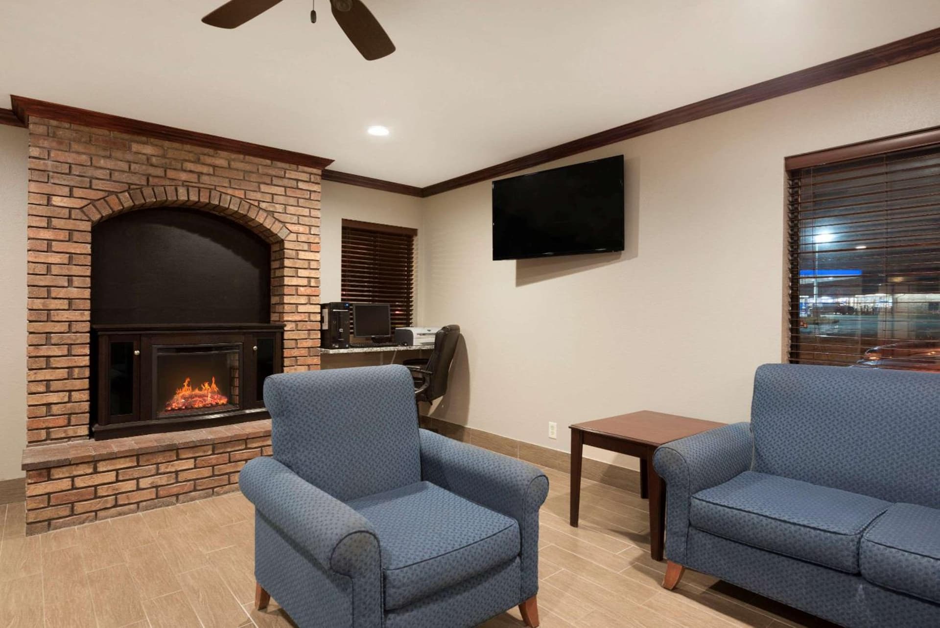 Super 8 by Wyndham Rantoul property views in Rantoul, IL — gallery photo 3