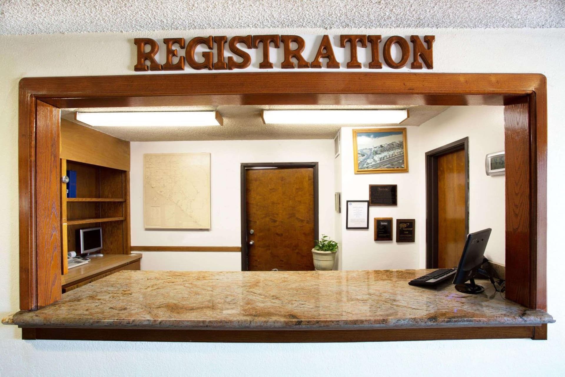 Travelodge by Wyndham Ocean Front gallery photo in Sunset Beach, CA — image 9