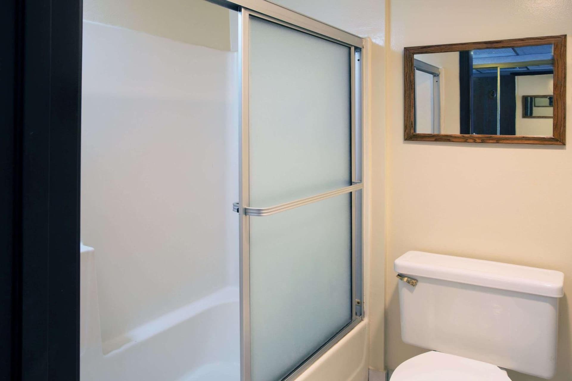 Travelodge by Wyndham Ocean Front gallery photo in Sunset Beach, CA — image 14