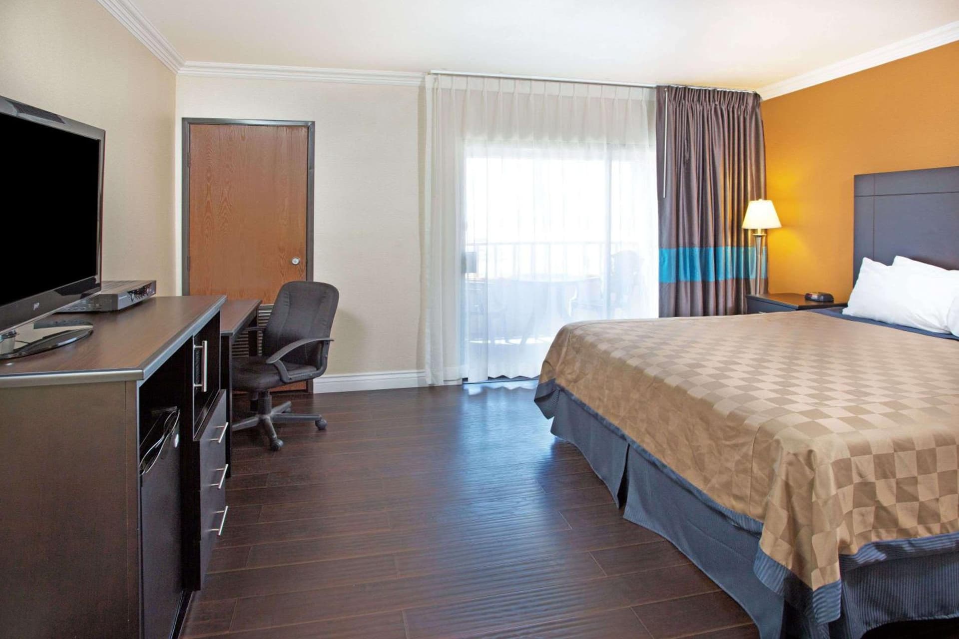 Travelodge by Wyndham Ocean Front gallery photo in Sunset Beach, CA — image 12