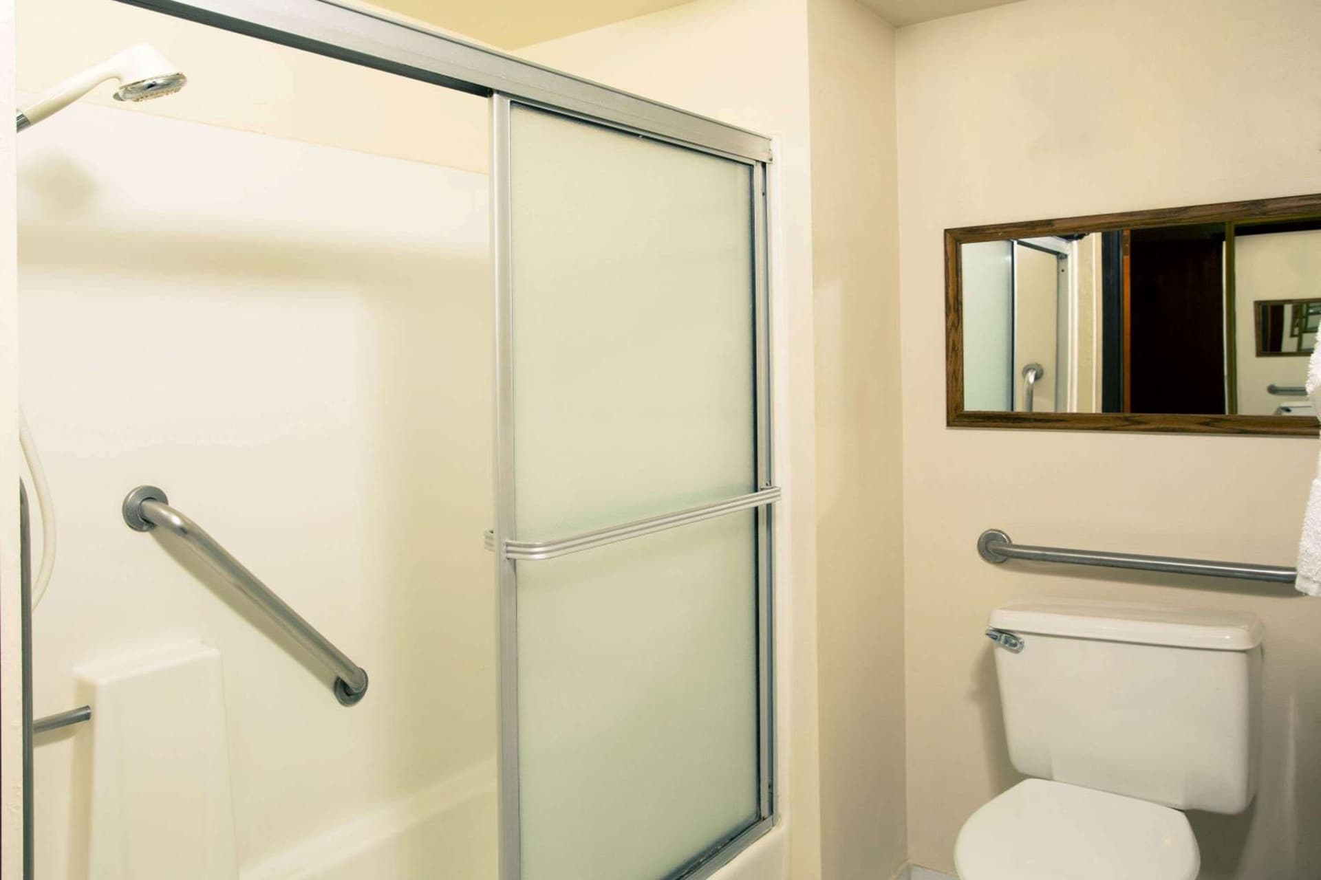 Travelodge by Wyndham Ocean Front gallery photo in Sunset Beach, CA — image 11