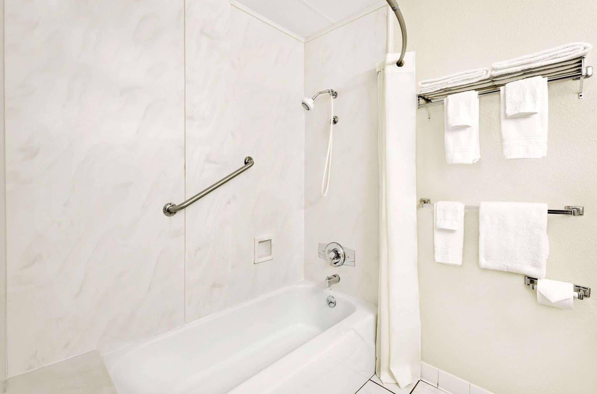 Travelodge by Wyndham Chambersburg gallery photo in Chambersburg, PA — image 13