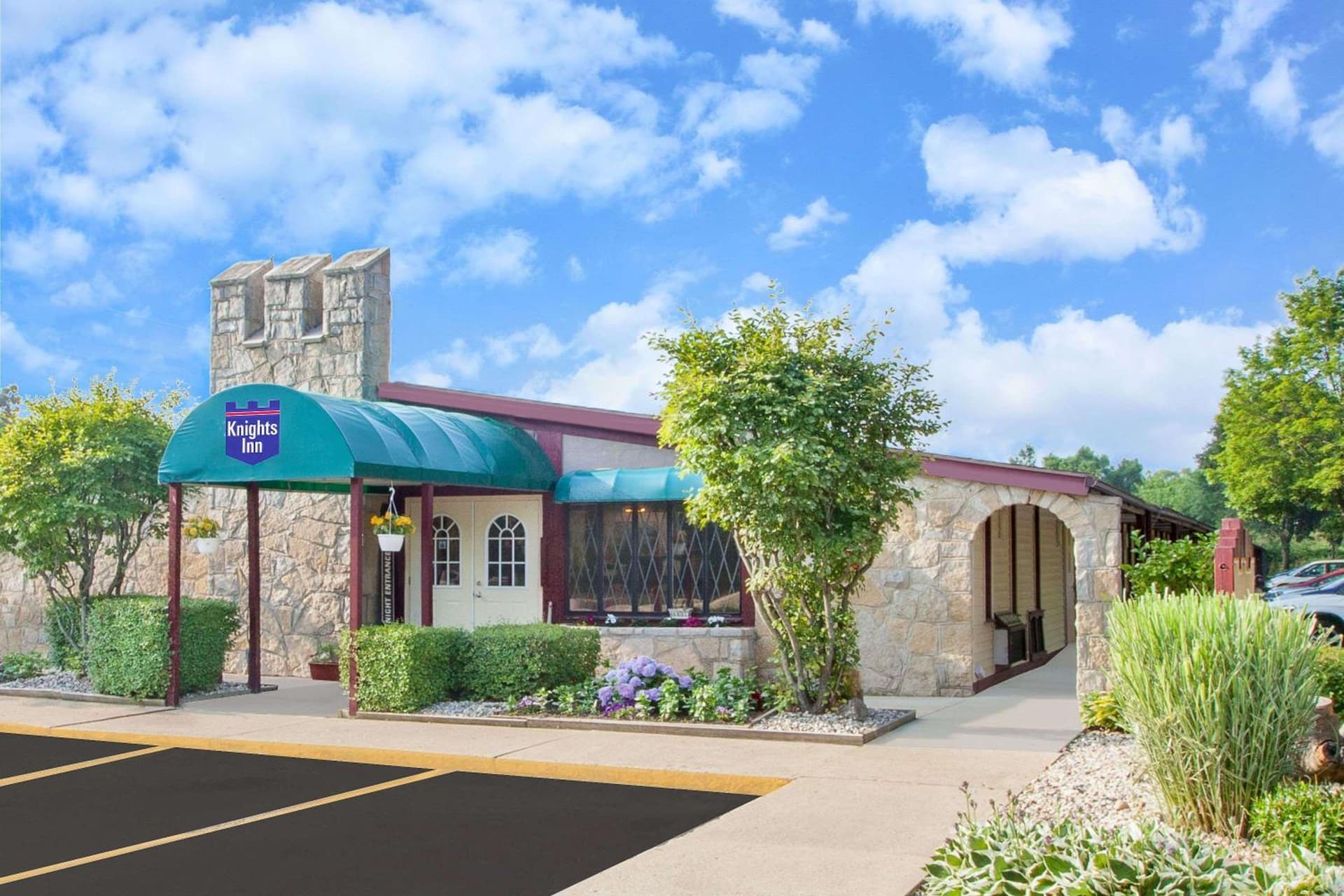 Knights Inn - Battle Creek featured exterior or lobby in Battle Creek, MI — similar hotel