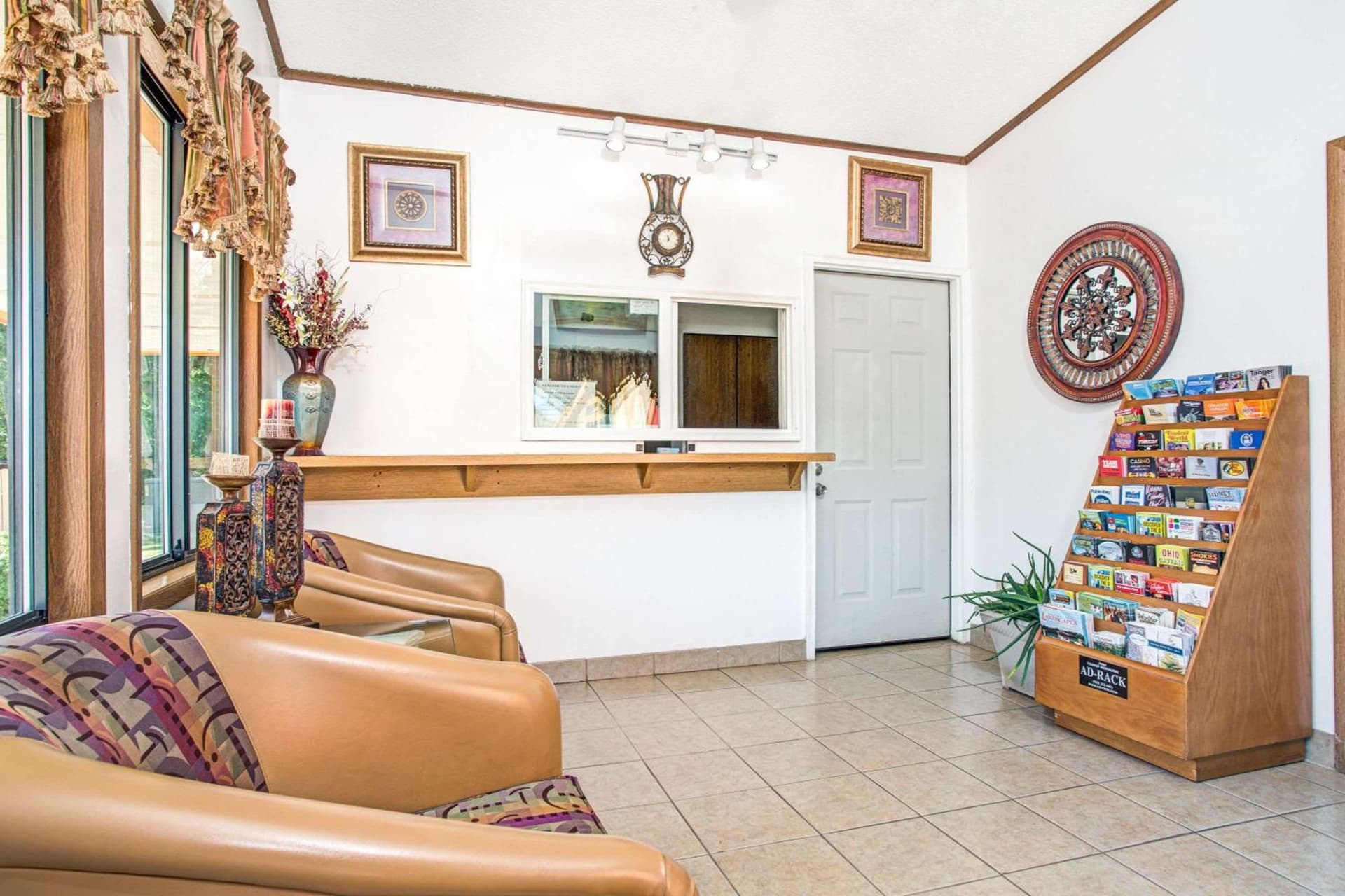 Guest Inn Lebanon (Ohio) interior in Lebanon, OH — gallery photo 2