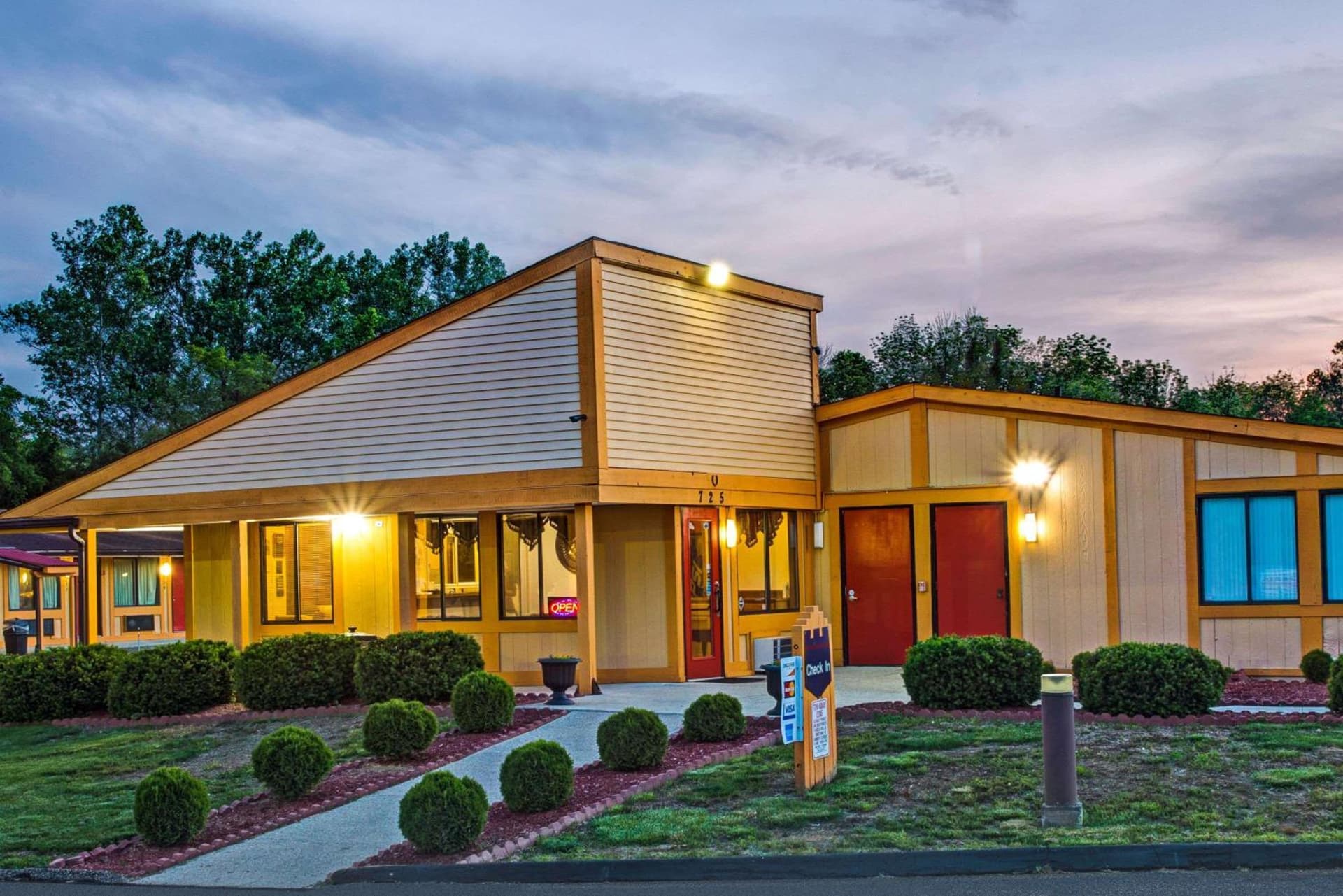 Guest Inn Lebanon (Ohio) featured exterior or lobby in Lebanon, OH — similar hotel