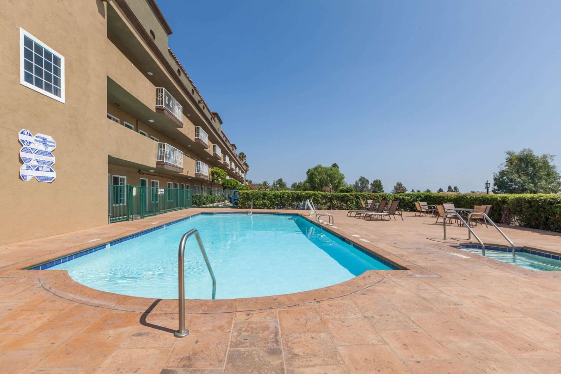 Travelodge by Wyndham Sylmar CA property views in Sylmar, CA — gallery photo 3