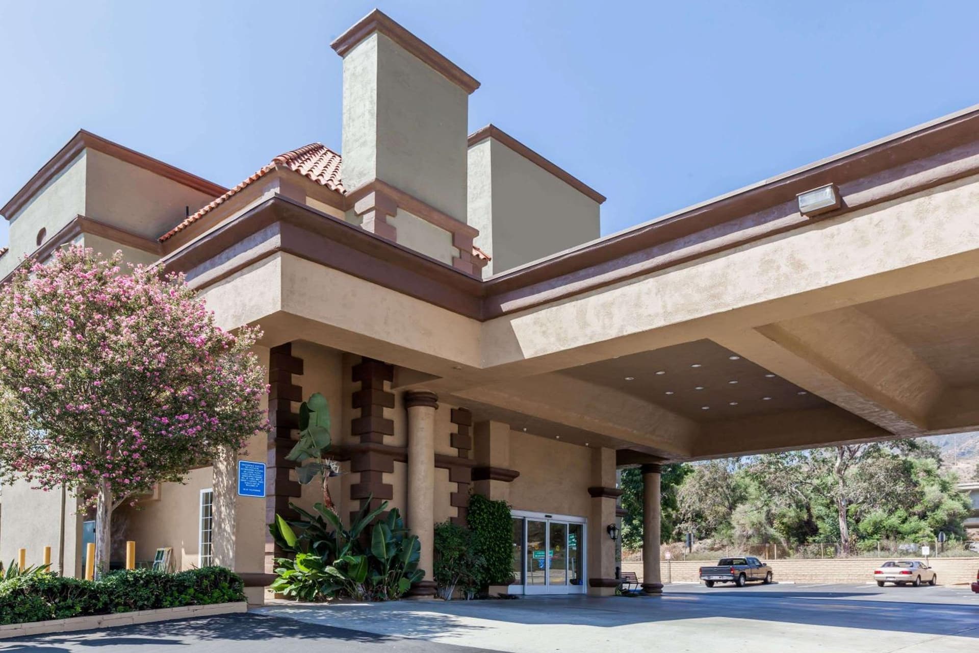 Travelodge by Wyndham Sylmar CA featured exterior or lobby in Sylmar, CA — similar hotel