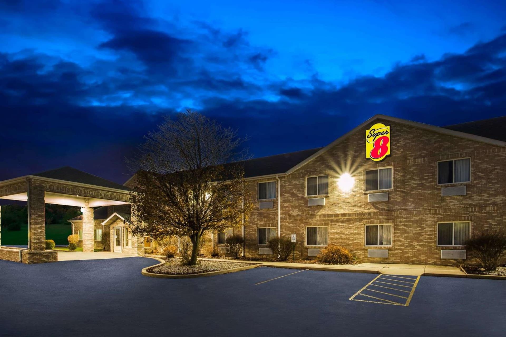 Super 8 by Wyndham Remington property views in Remington, IN — gallery photo 3