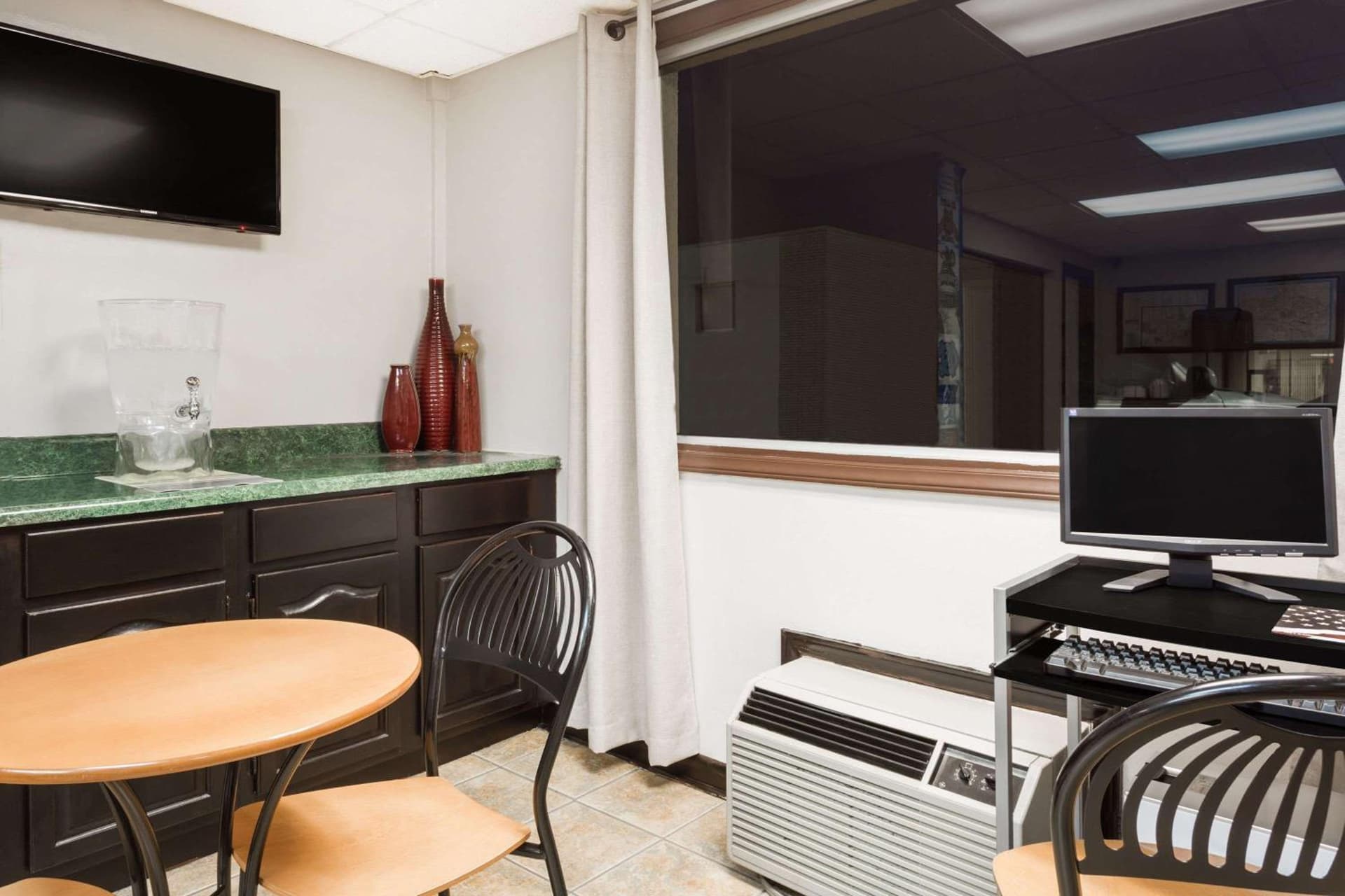 Super 8 by Wyndham Greensboro interior in Greensboro, NC — gallery photo 2