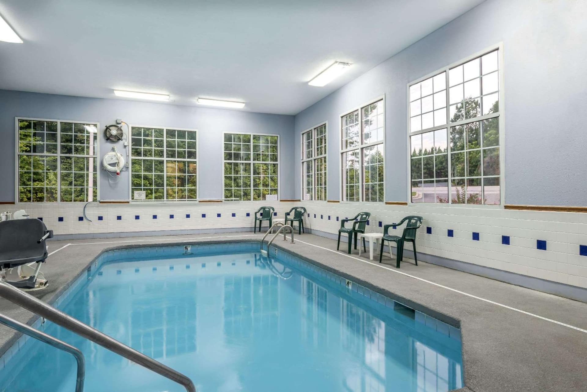 Super 8 by Wyndham Fayetteville interior in Fayetteville, NC — gallery photo 2