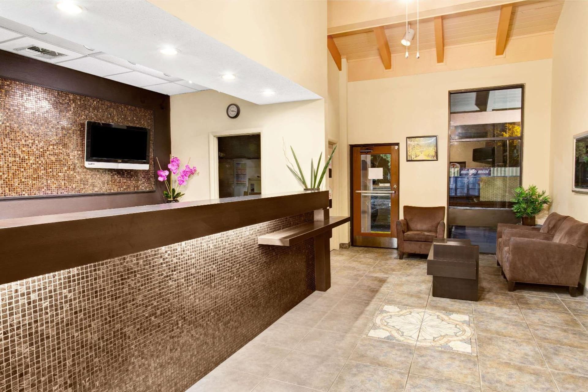 Super 8 by Wyndham Kissimmee/Maingate/Orlando Area interior in Orlando, FL — gallery photo 2