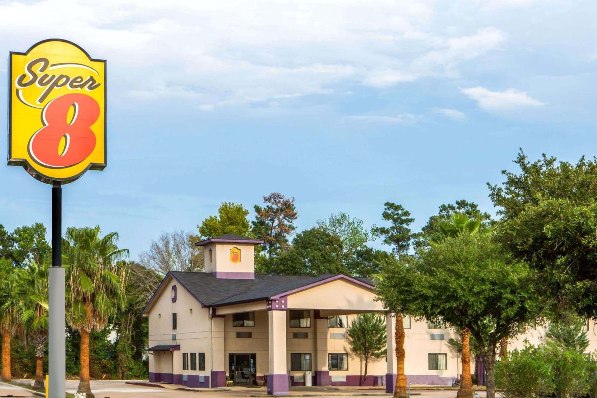 Super 8 by Wyndham Cleveland TX — hotel in Cleveland, Texas