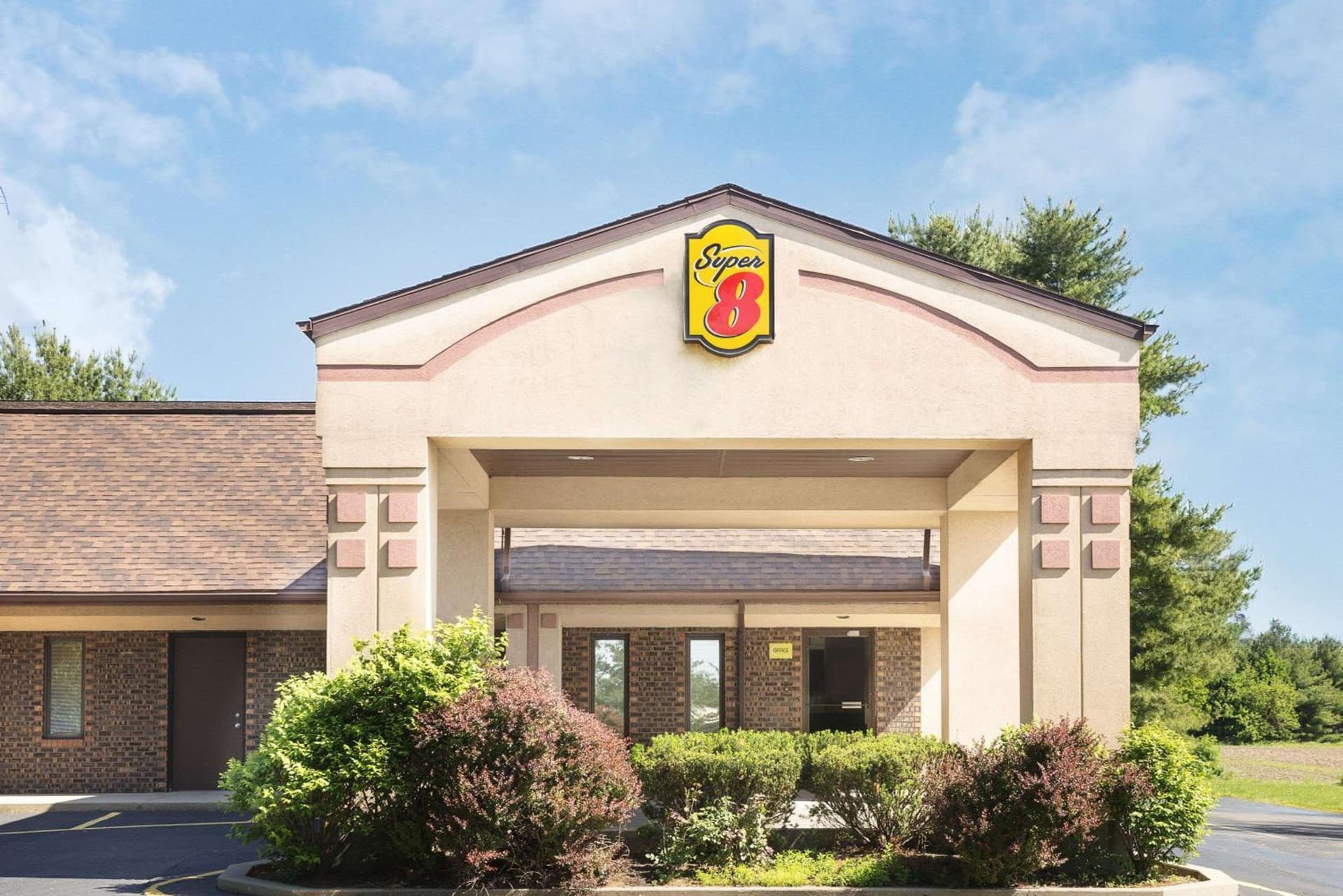 Super 8 by Wyndham Taylorville IL featured exterior or lobby in Taylorville, IL — similar hotel