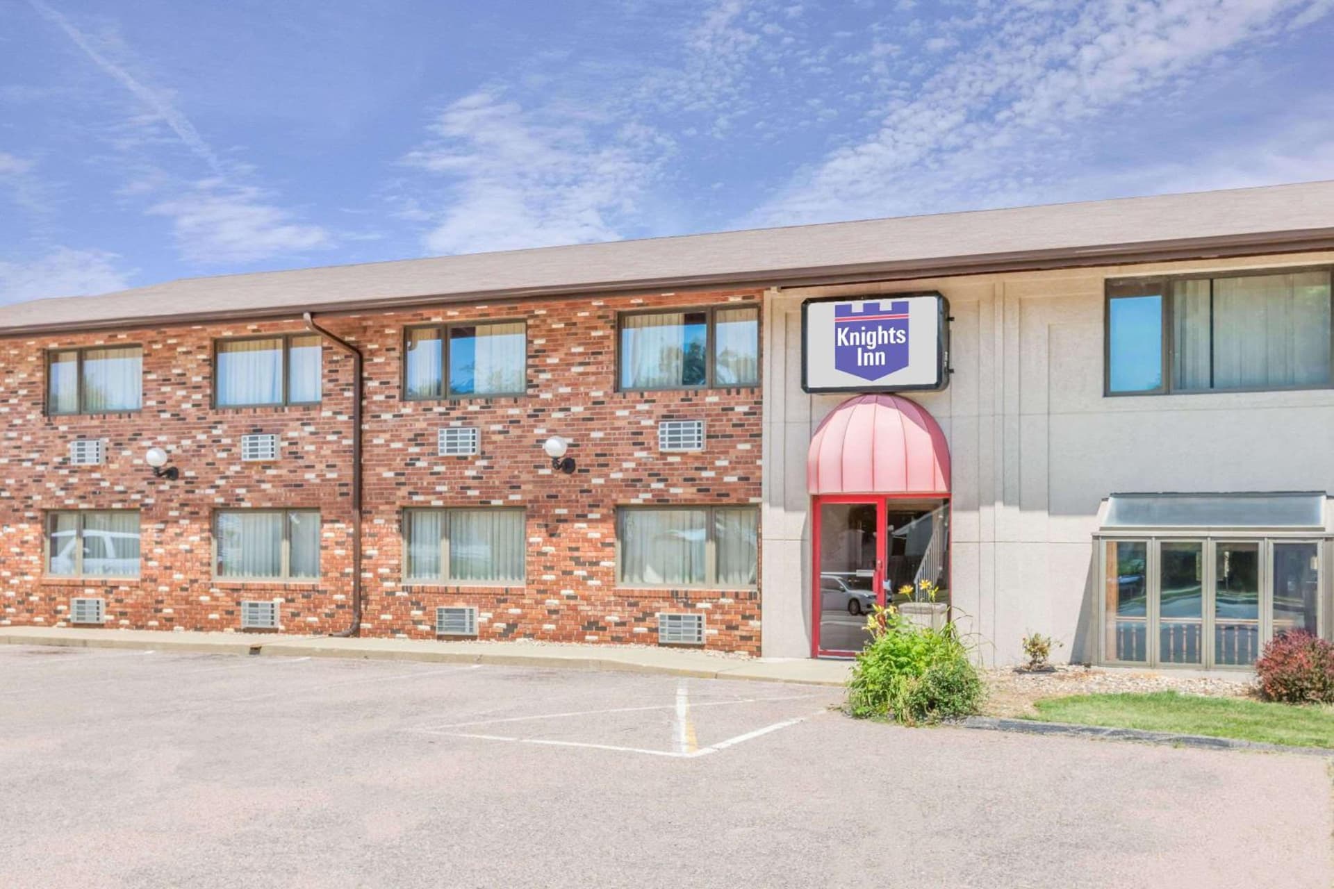 Knights Inn & Suites South Sioux City featured exterior or lobby in South Sioux City, NE — similar hotel