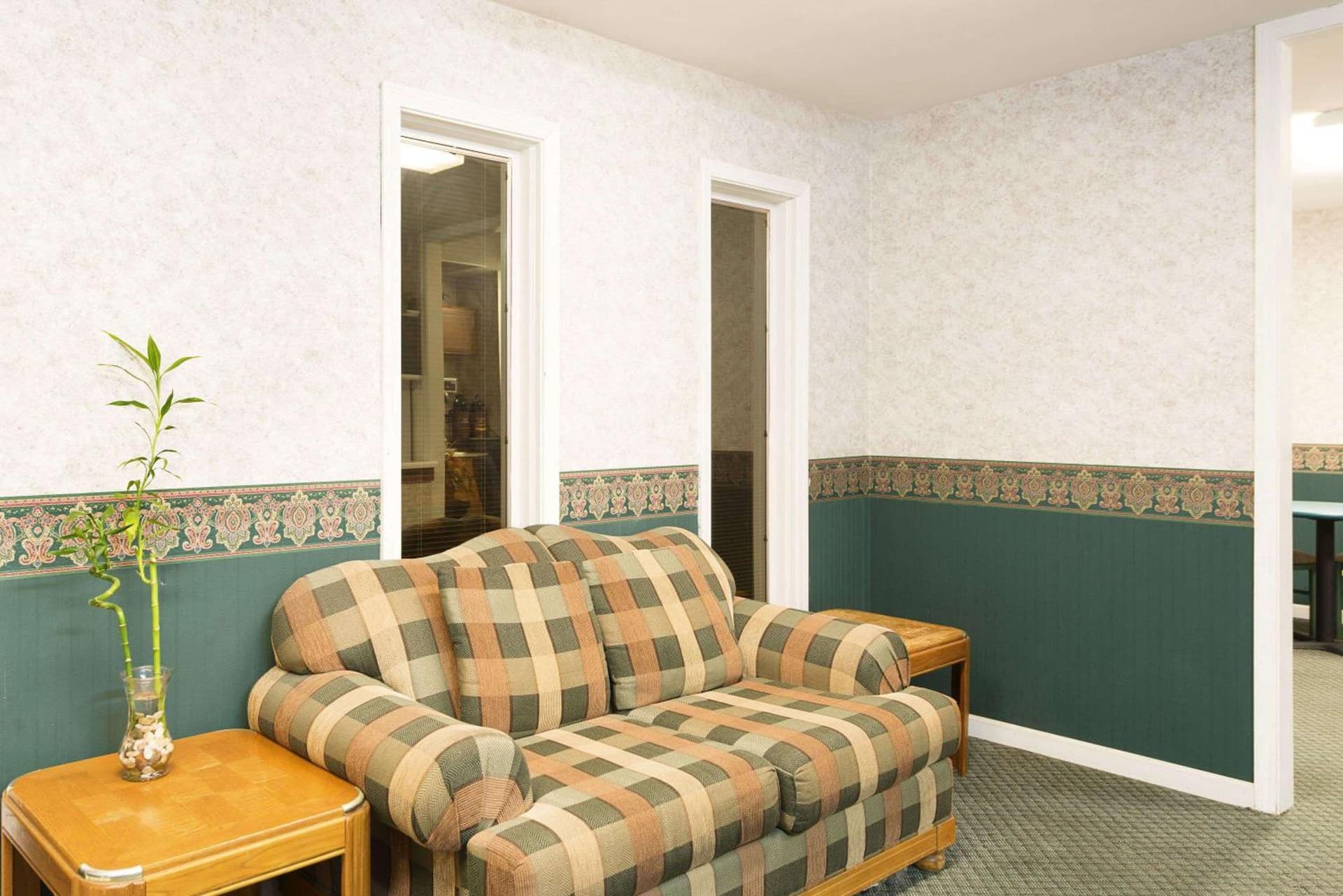 Super 8 by Wyndham Taylorville IL interior in Taylorville, IL — gallery photo 2