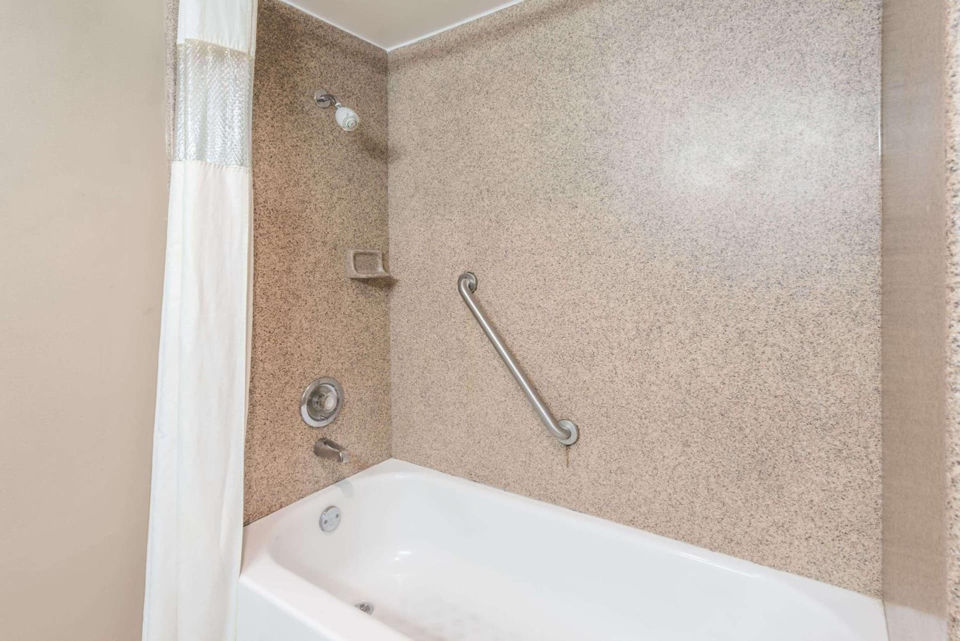 Travelodge by Wyndham Bloomington gallery photo in Bloomington, IN — image 36