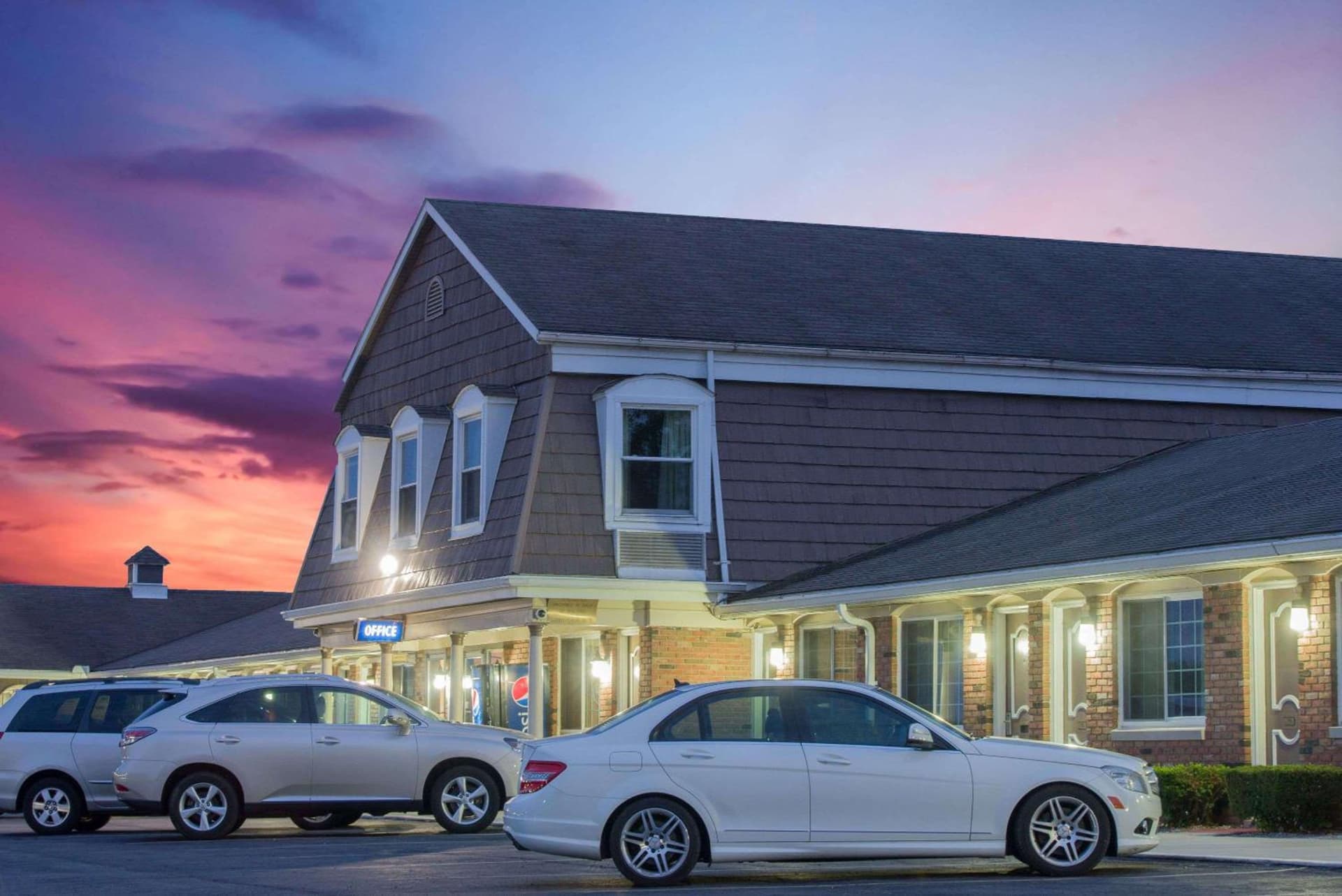 Travelodge by Wyndham Mansfield featured exterior or lobby in Mansfield, OH — similar hotel