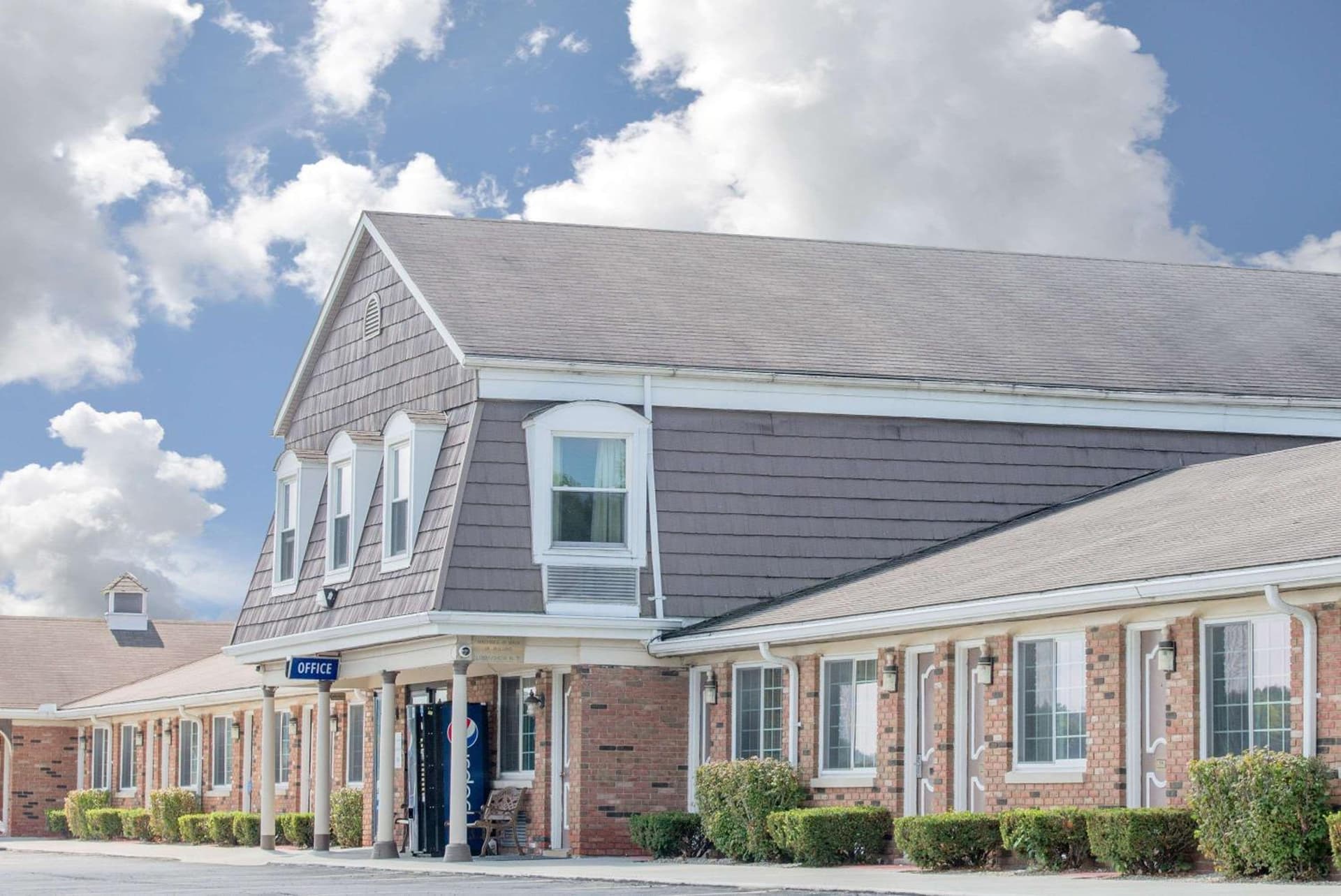 Travelodge by Wyndham Mansfield interior in Mansfield, OH — gallery photo 2