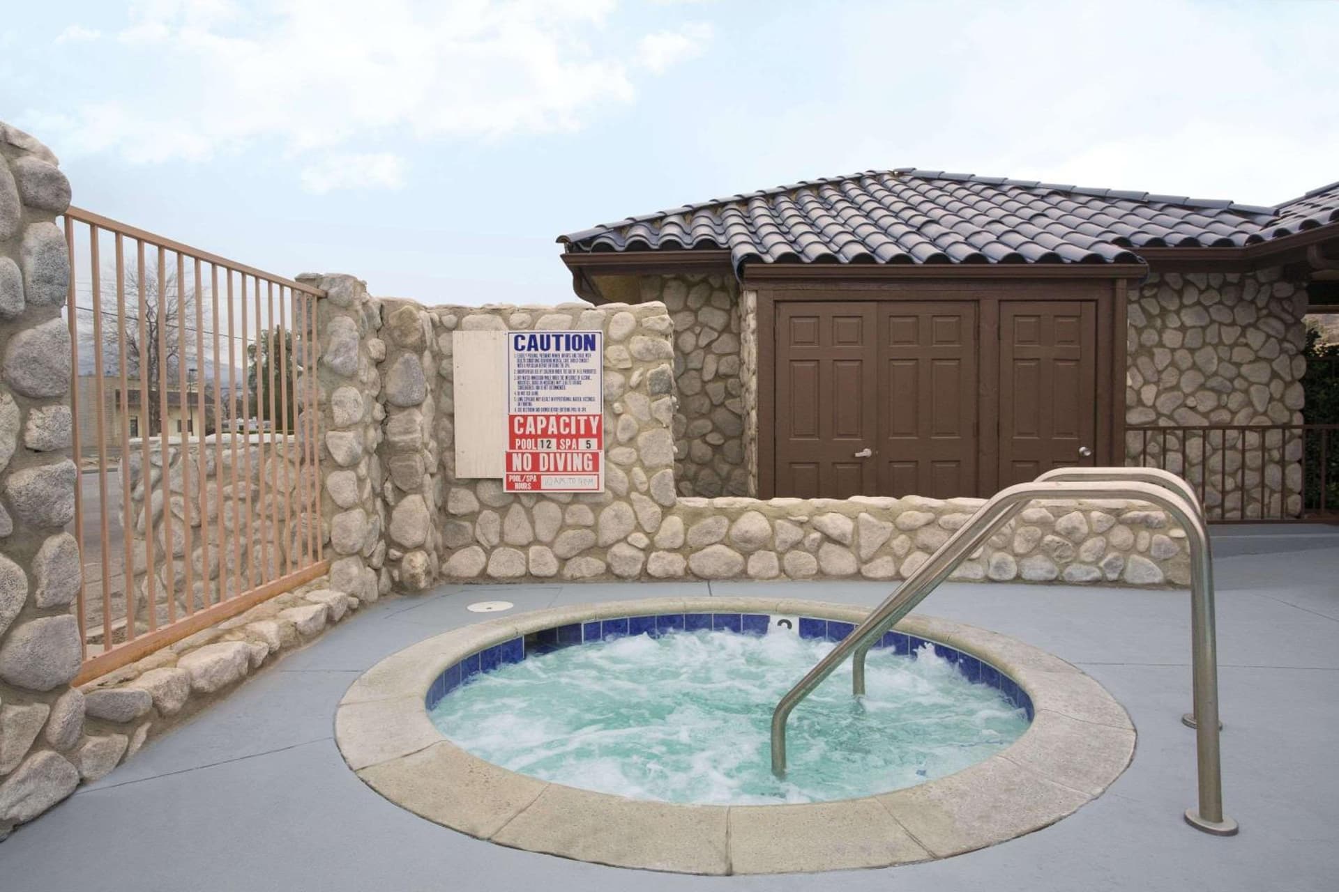 Triplodge of Santa Clarita property views in Santa Clarita, CA — gallery photo 3