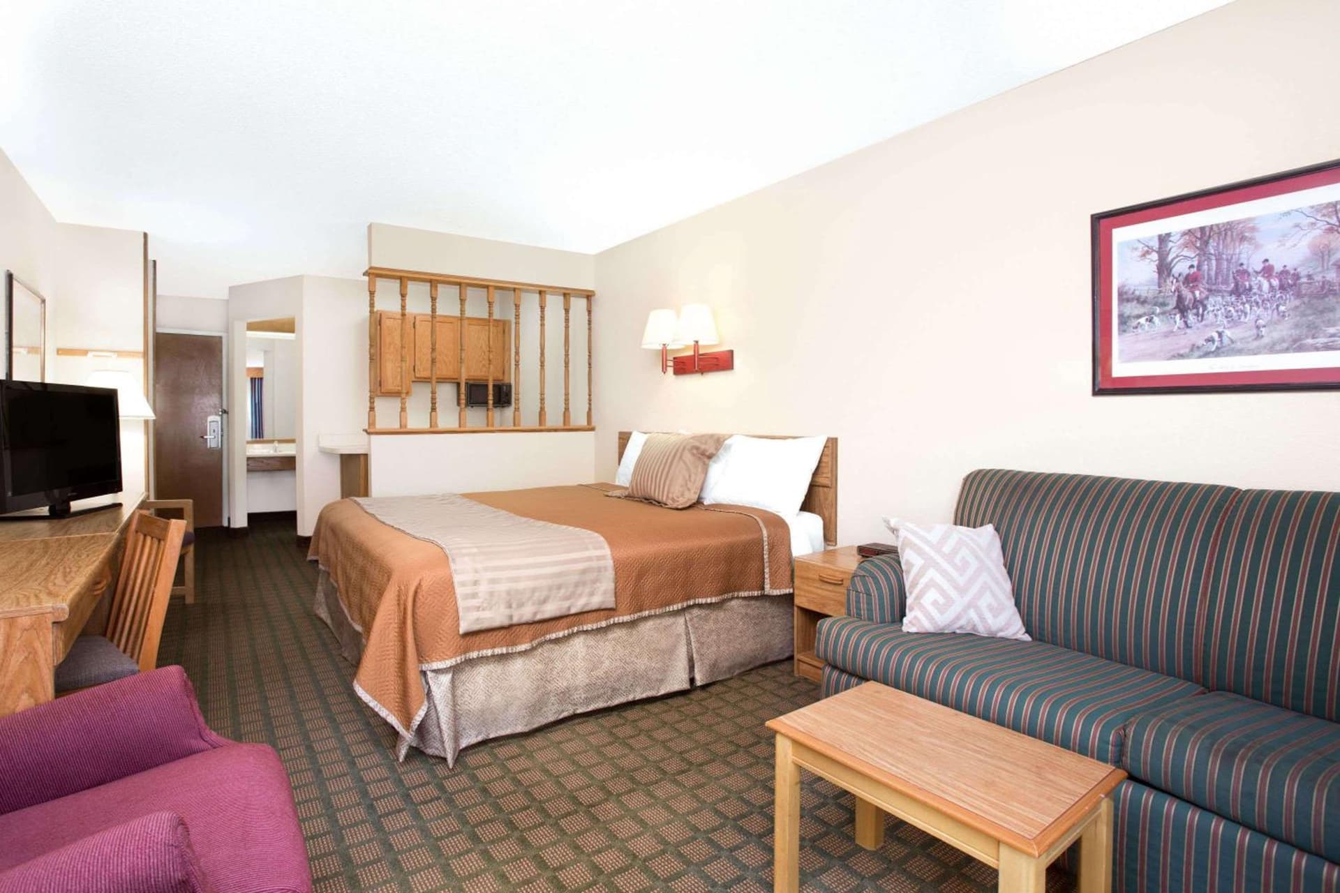 Travelodge by Wyndham Perry National Fairgrounds Area I-75 interior in Perry, GA — gallery photo 2