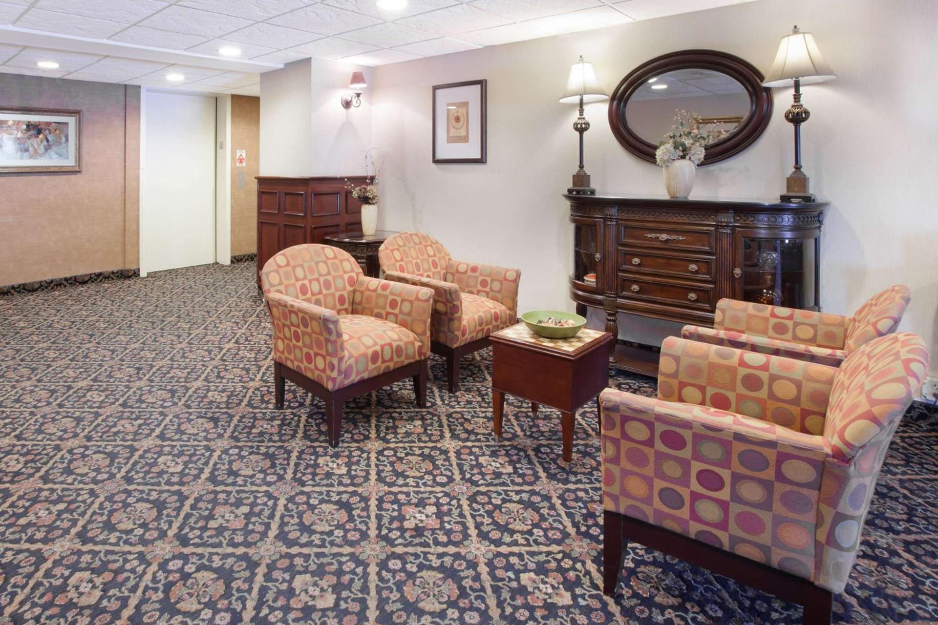 Travelodge by Wyndham Winchester interior in Winchester, VA — gallery photo 2