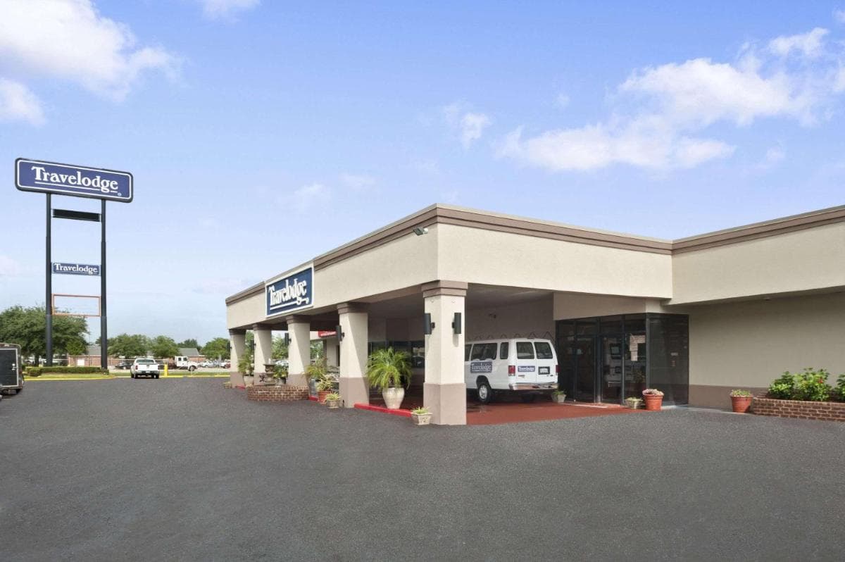 Travelodge by Wyndham New Orleans Harvey Hotel exterior or lobby in Harvey, LA — main listing photo