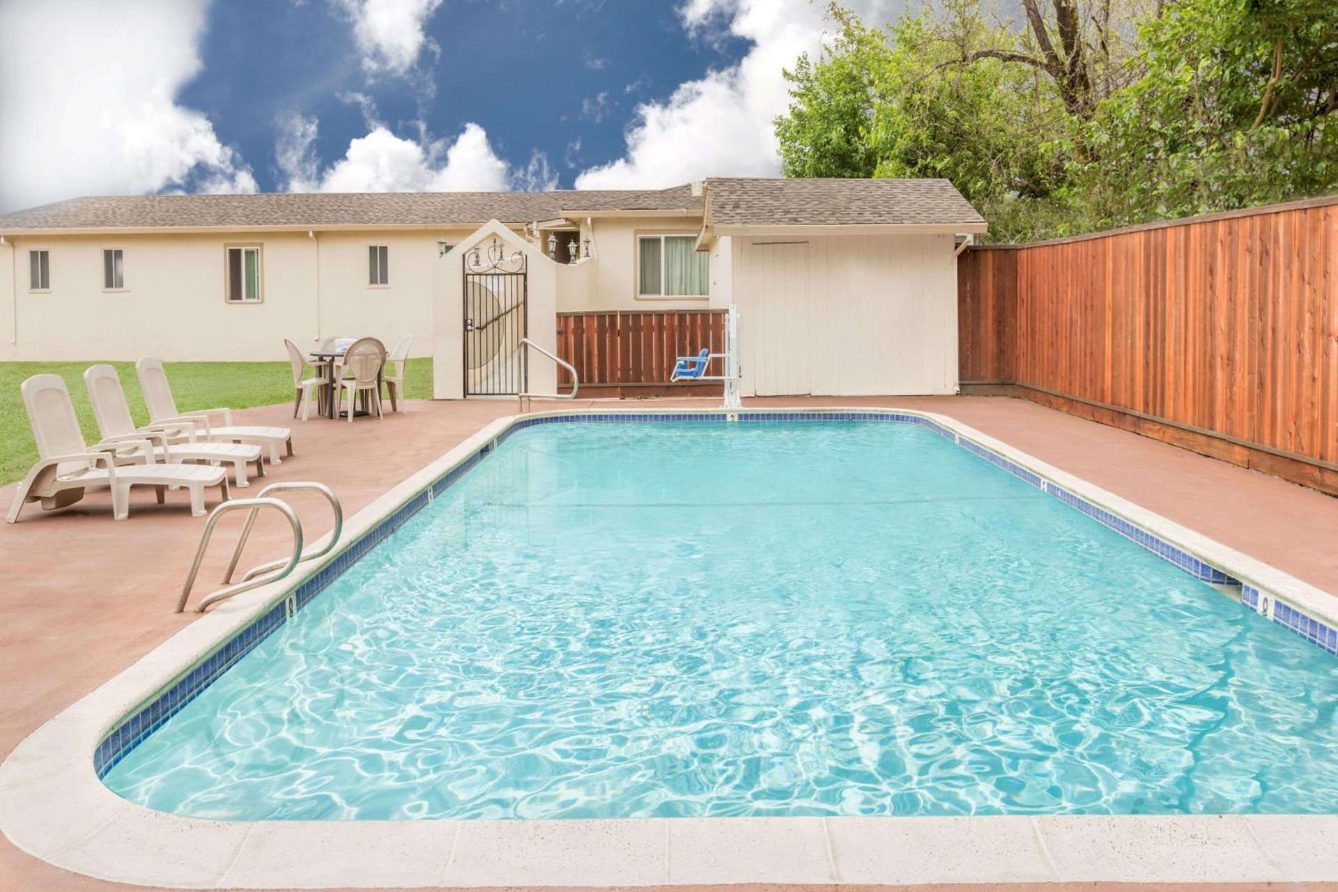 Travelodge by Wyndham Santa Rosa Wine Country gallery photo in Santa Rosa, CA — image 9