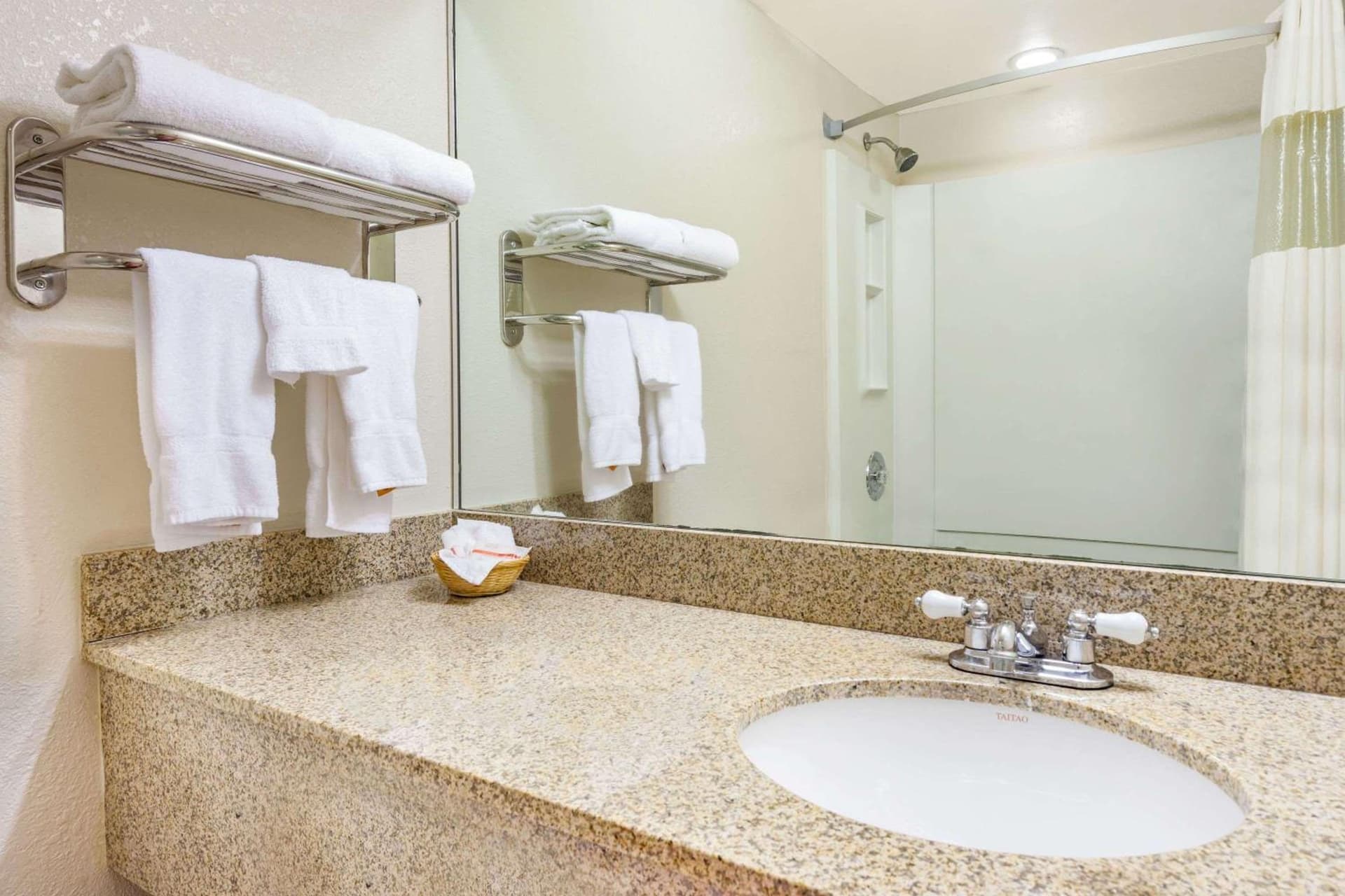 Travelodge by Wyndham Winchester gallery photo in Winchester, VA — image 11