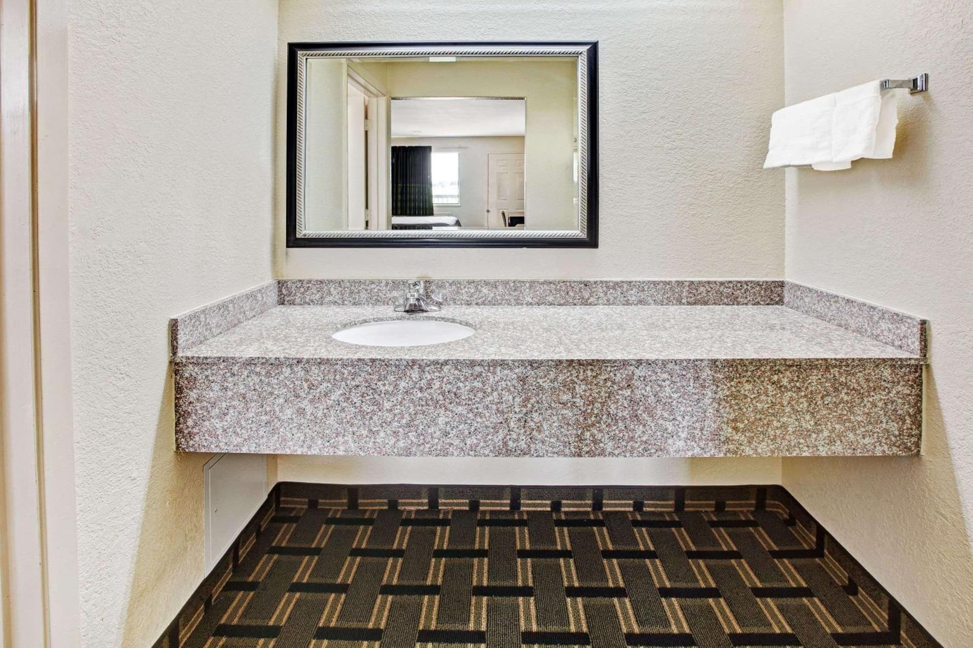 Super 8 by Wyndham Baytown I-10 property views in Baytown, TX — gallery photo 3