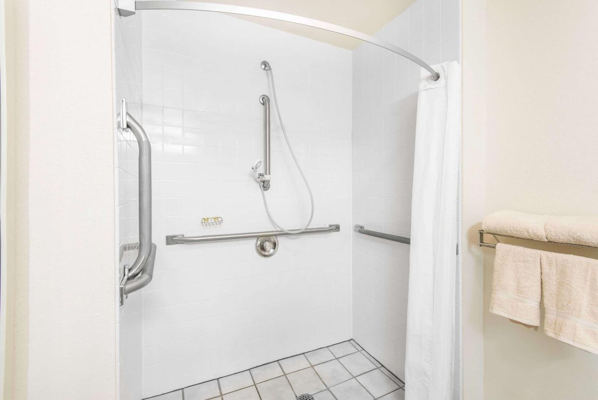 Super 8 by Wyndham West Middlesex/Sharon Area property views in West Middlesex, PA — gallery photo 3