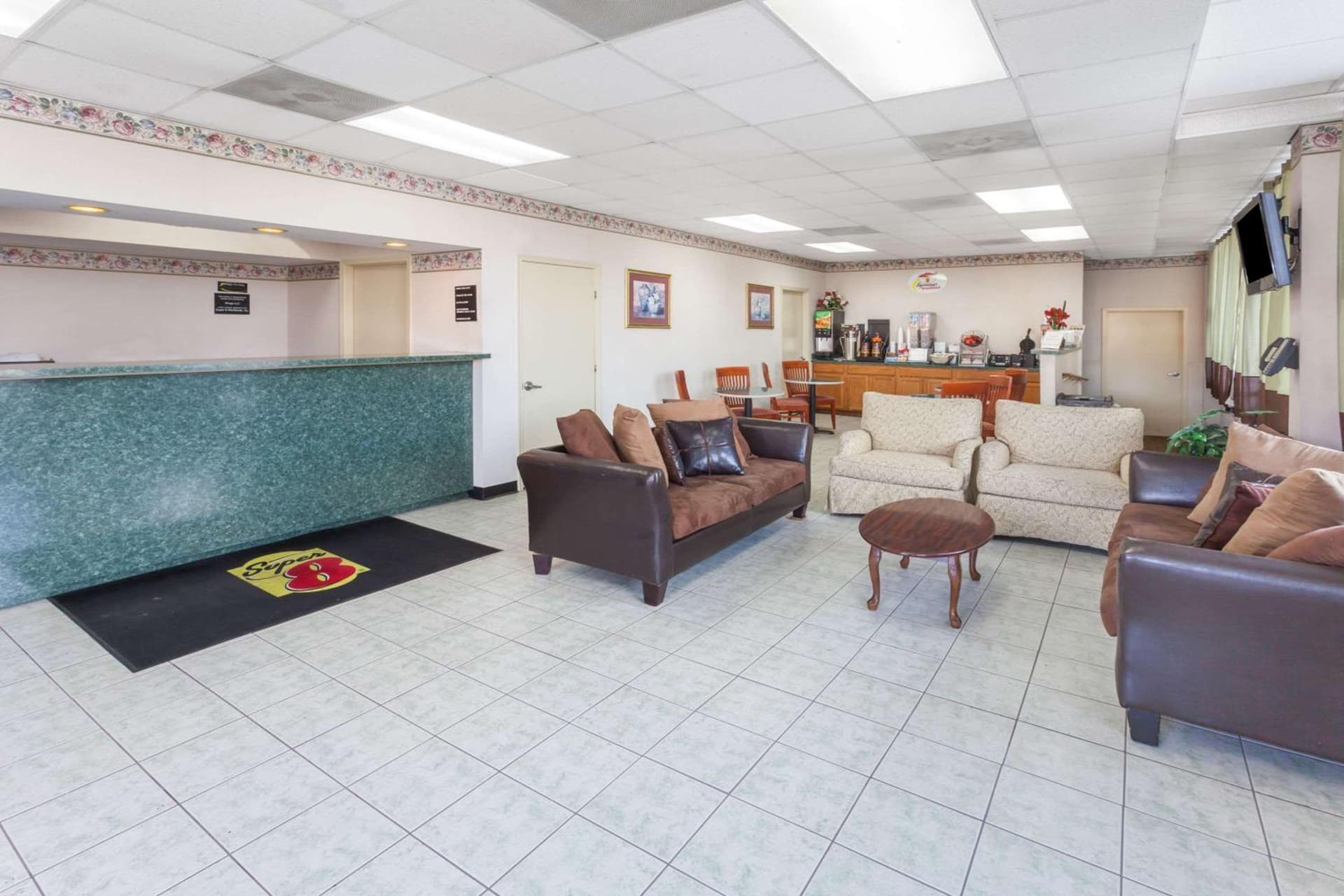 Super 8 by Wyndham Manassas property views in Manassas, VA — gallery photo 3