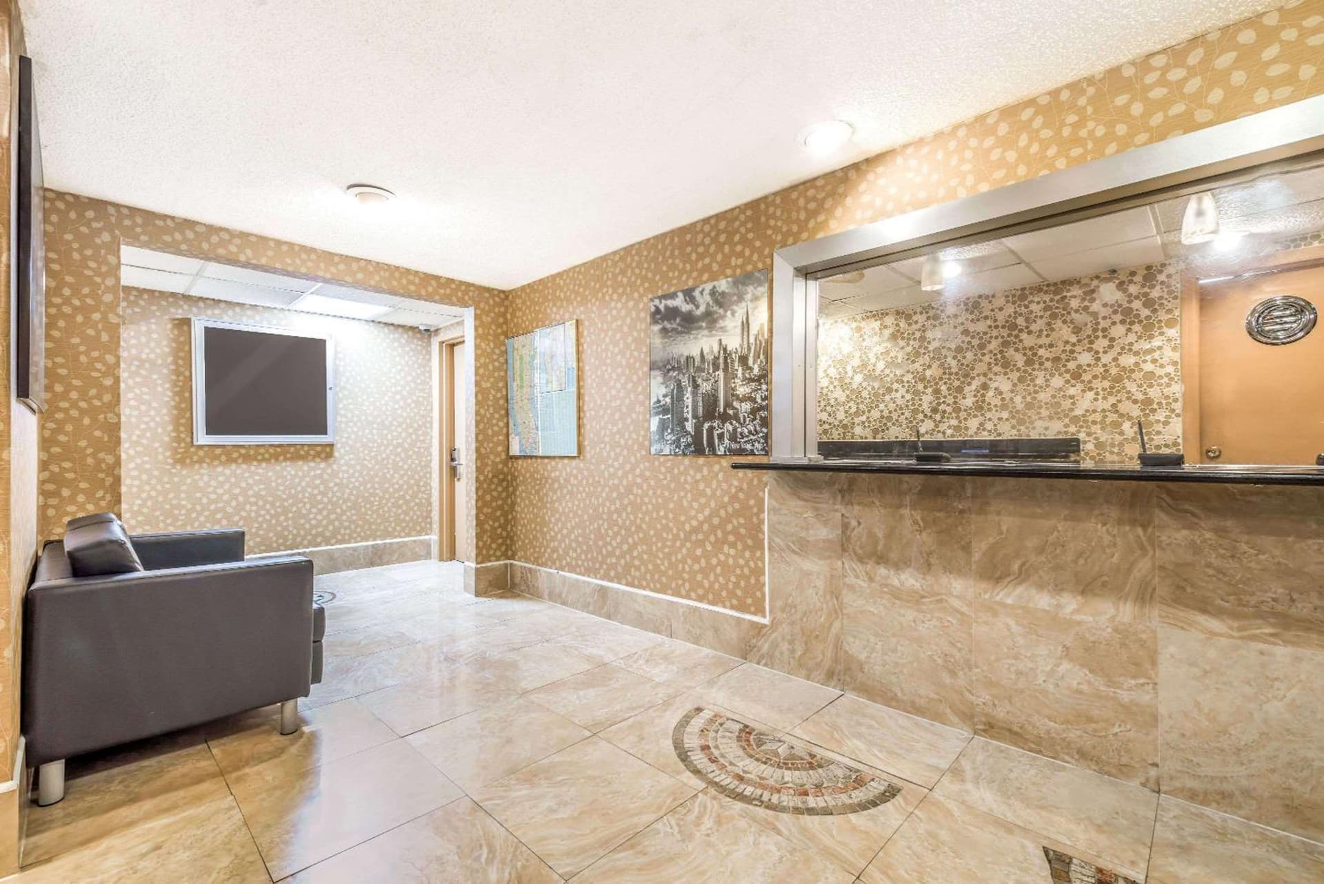 Super 8 by Wyndham North Bergen NJ/NYC Area interior in North Bergen — gallery photo 2
