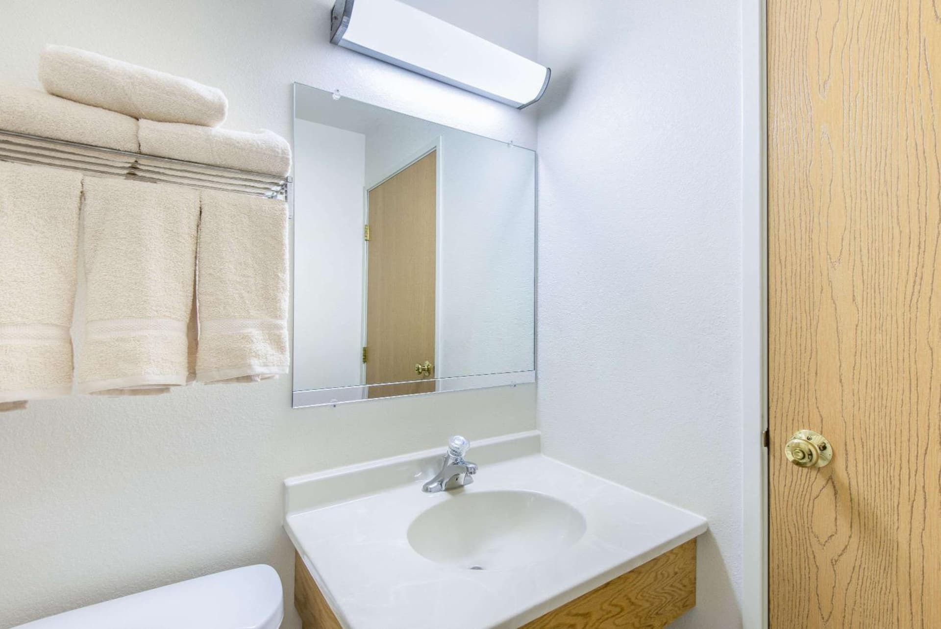 Super 8 by Wyndham West Middlesex/Sharon Area gallery photo in West Middlesex, PA — image 21
