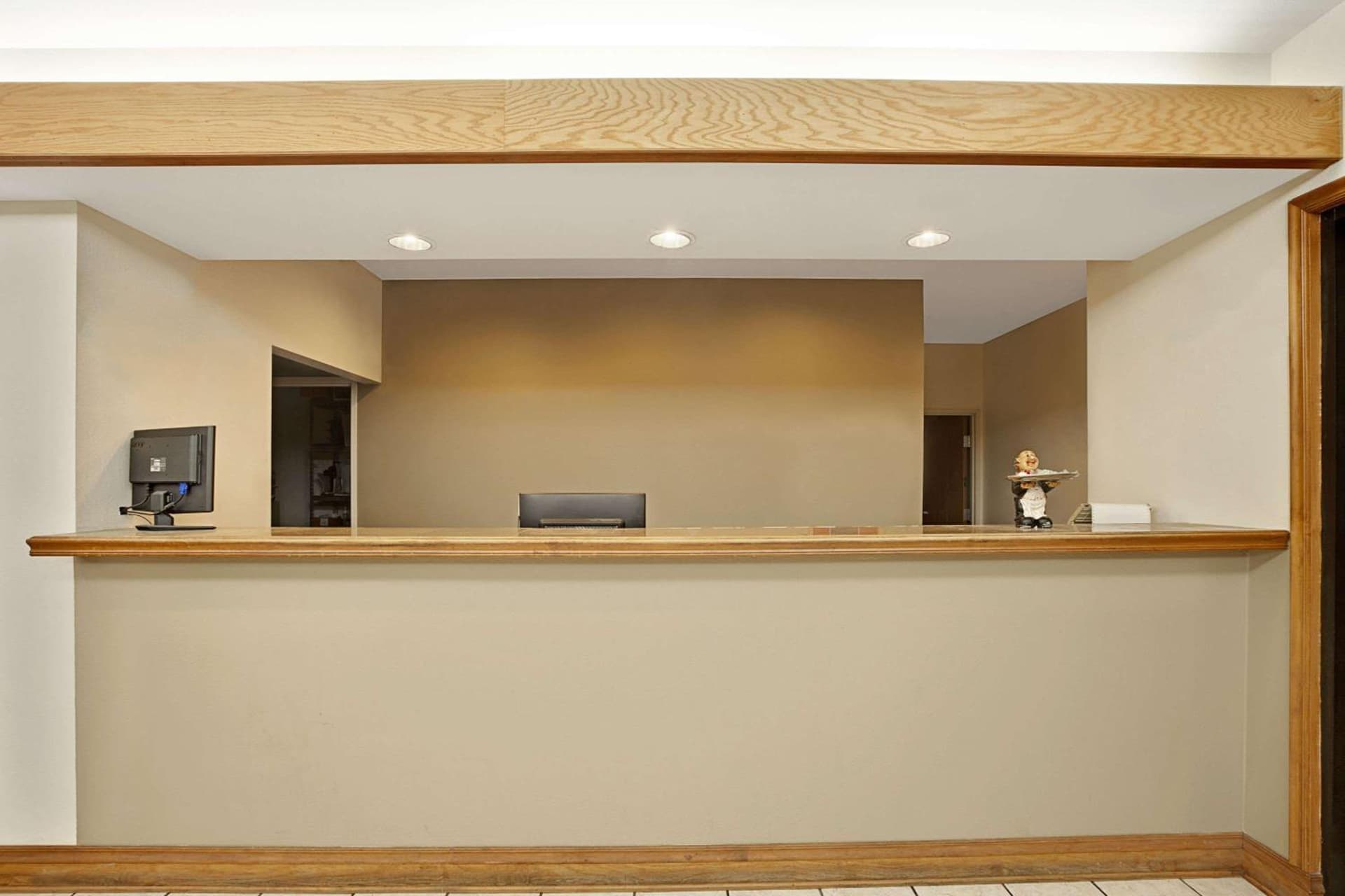 Super 8 by Wyndham Hampshire IL interior in Hampshire, IL — gallery photo 2