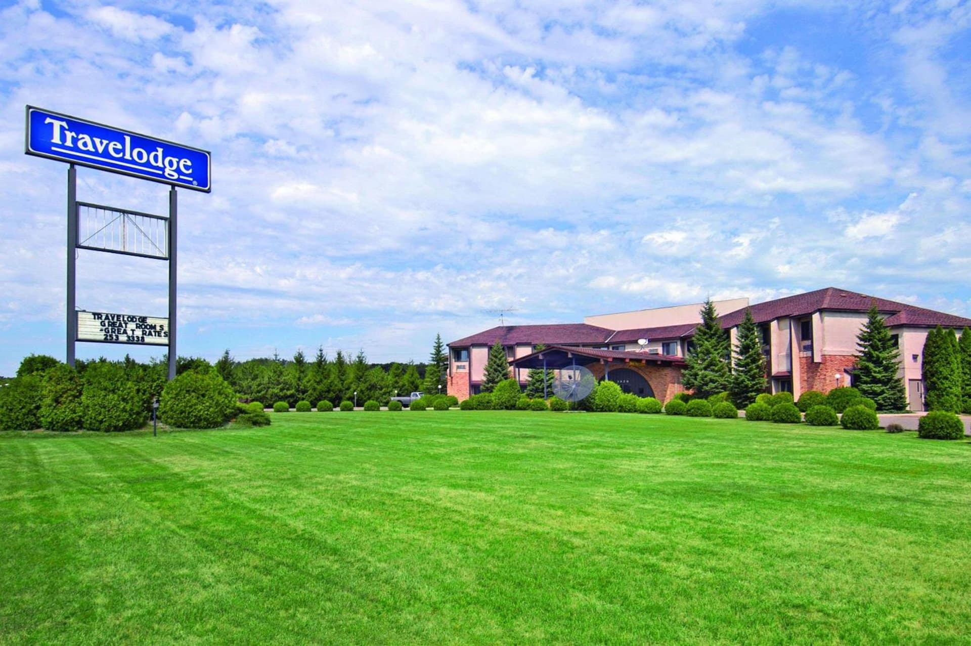 Travelodge by Wyndham Motel of St Cloud featured exterior or lobby in Saint Cloud, MN — similar hotel
